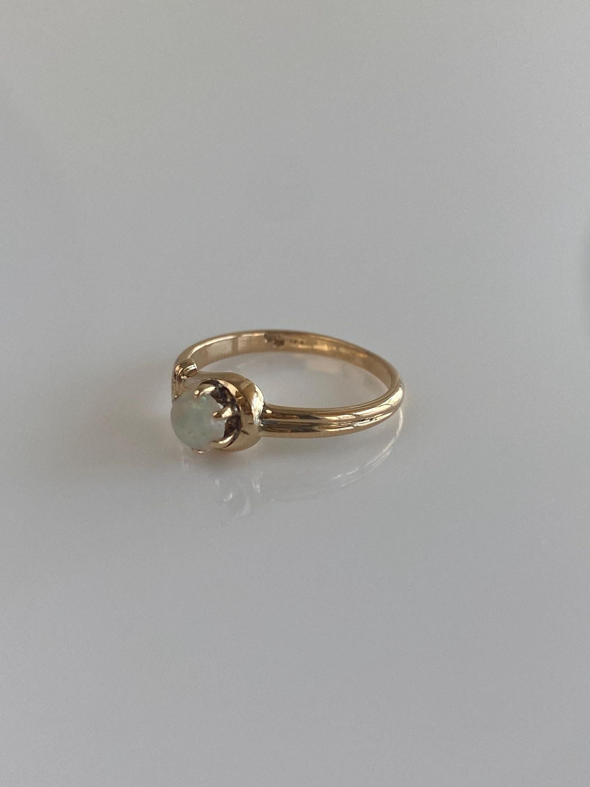 Vintage Solid 14k Yellow Gold Opal Ring - Size 4