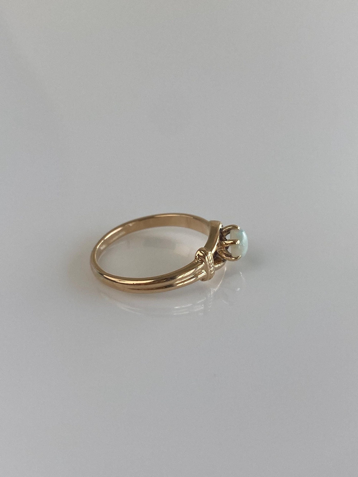 Vintage Solid 14k Yellow Gold Opal Ring - Size 4
