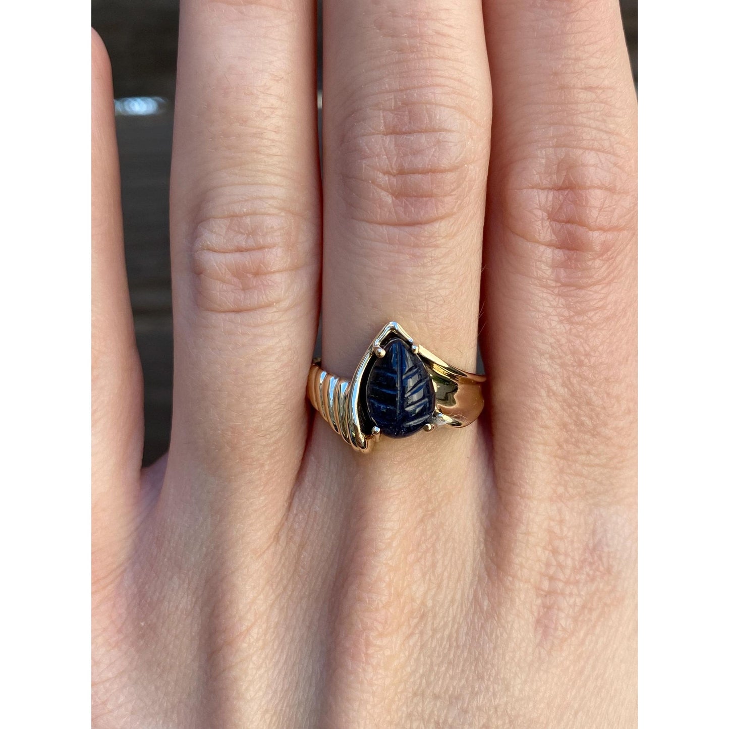 Vintage Solid 10k Yellow Gold Carved Blue Sapphire Ring - Size 7.75