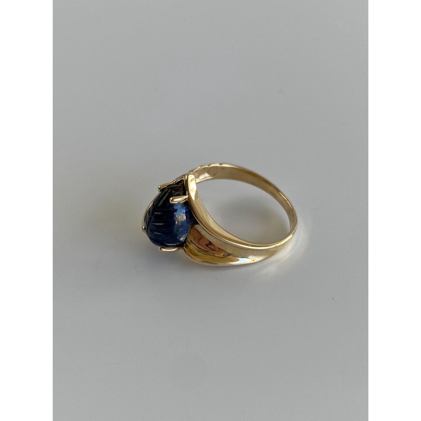 Vintage Solid 10k Yellow Gold Carved Blue Sapphire Ring - Size 7.75
