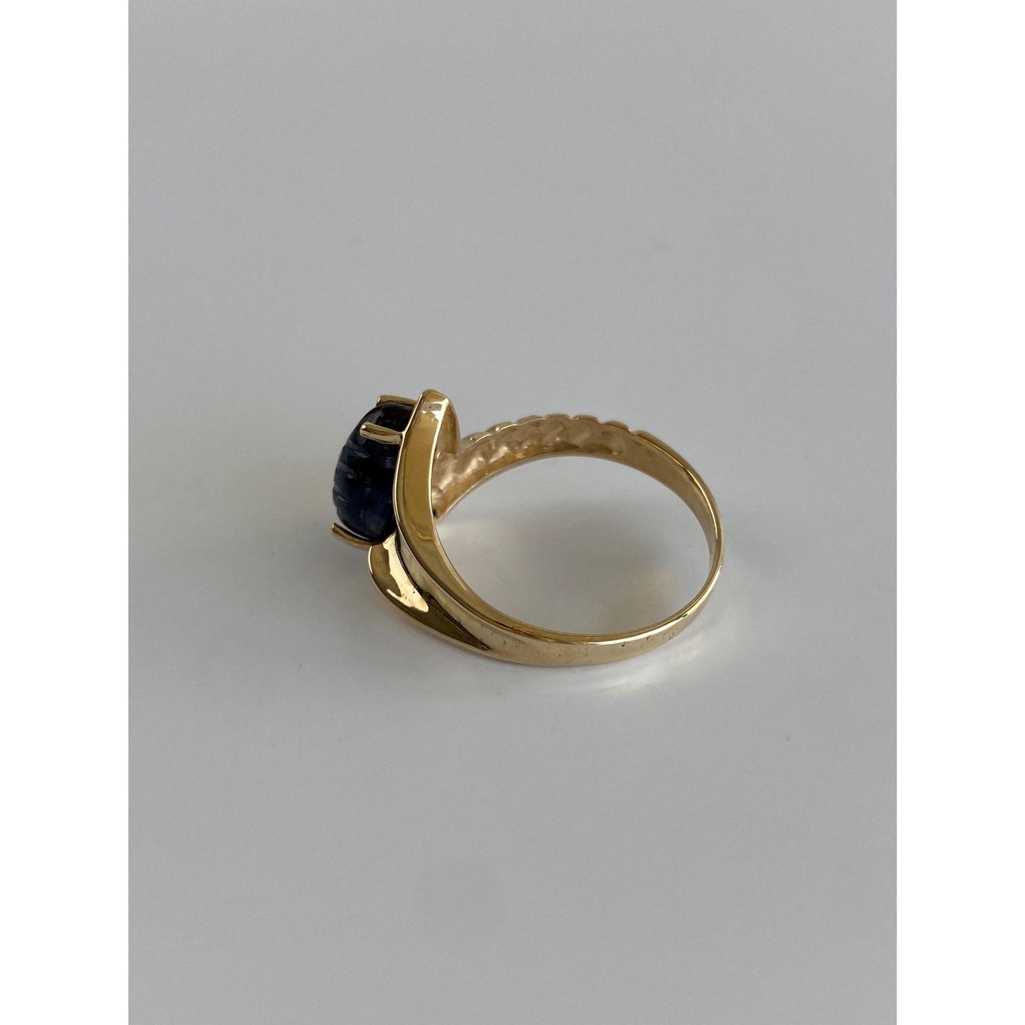 Vintage Solid 10k Yellow Gold Carved Blue Sapphire Ring - Size 7.75