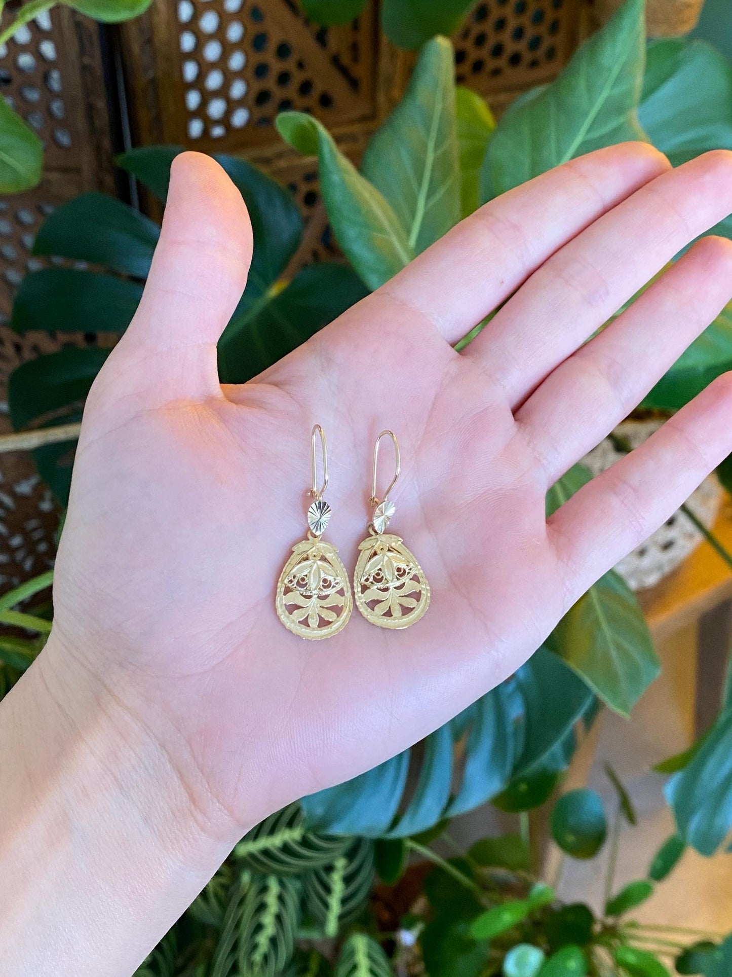 Vintage Solid 14k Yellow Gold Engine Turned Filigree Dangle Earrings