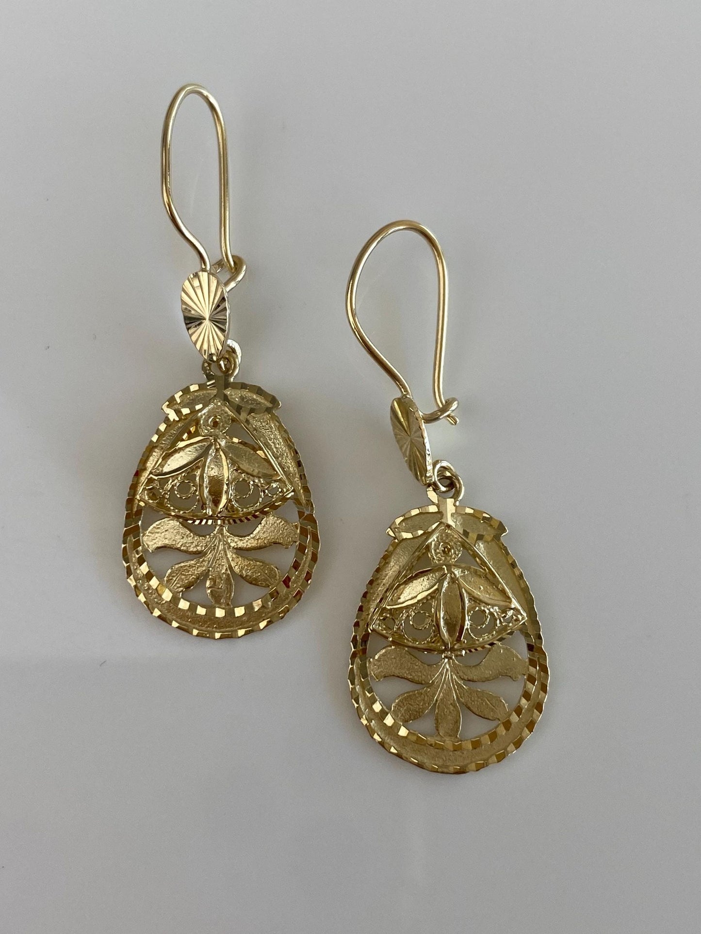 Vintage Solid 14k Yellow Gold Engine Turned Filigree Dangle Earrings
