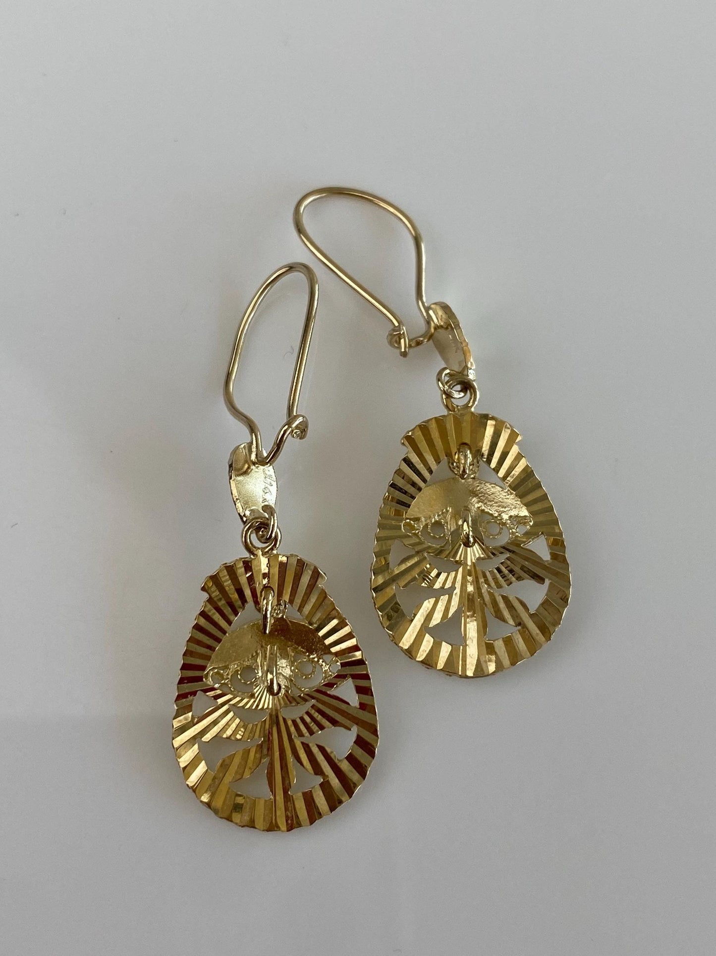 Vintage Solid 14k Yellow Gold Engine Turned Filigree Dangle Earrings