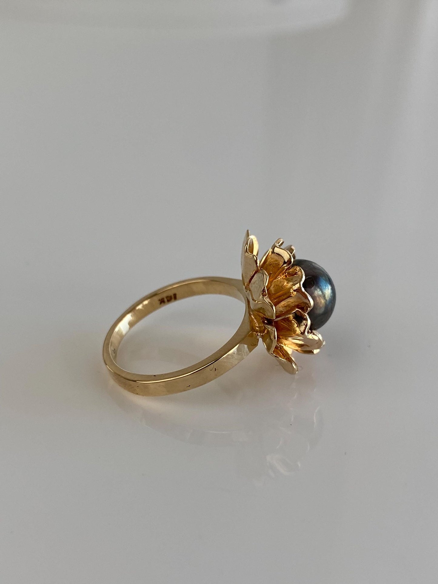 Vintage Solid 14k Yellow Gold Peacock Pearl Flower Ring - Size 6