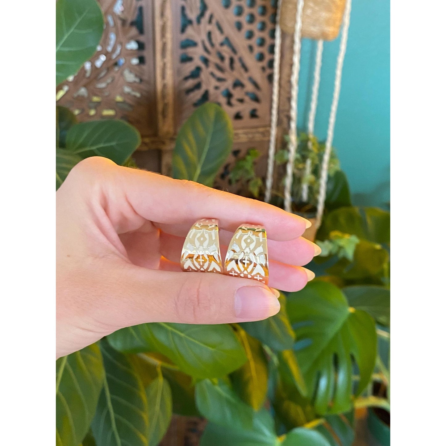 Vintage 14k Yellow Gold White Enamel Drop Earrings