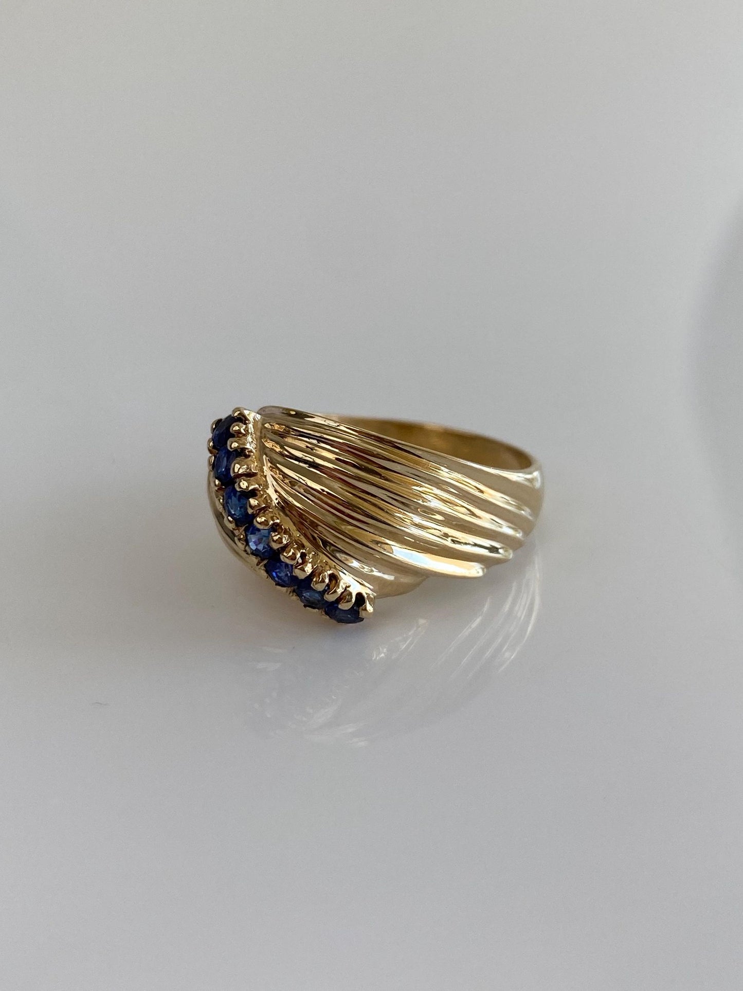 Solid 14k Yellow Gold Blue Sapphire Scalloped Ring - Size 8.75