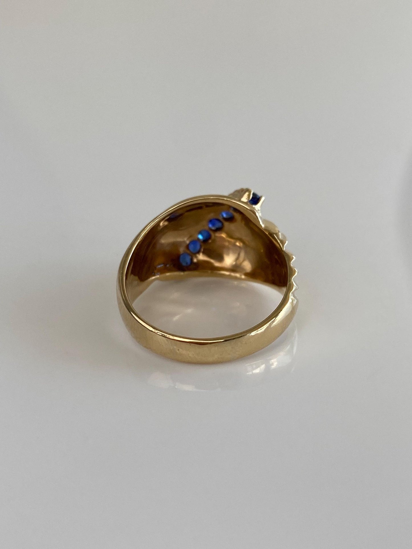 Solid 14k Yellow Gold Blue Sapphire Scalloped Ring - Size 8.75