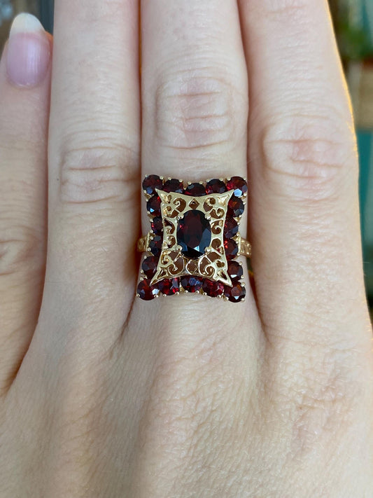 Vintage Solid 14k Yellow Gold Garnet Open Work Ring - Size 6.75