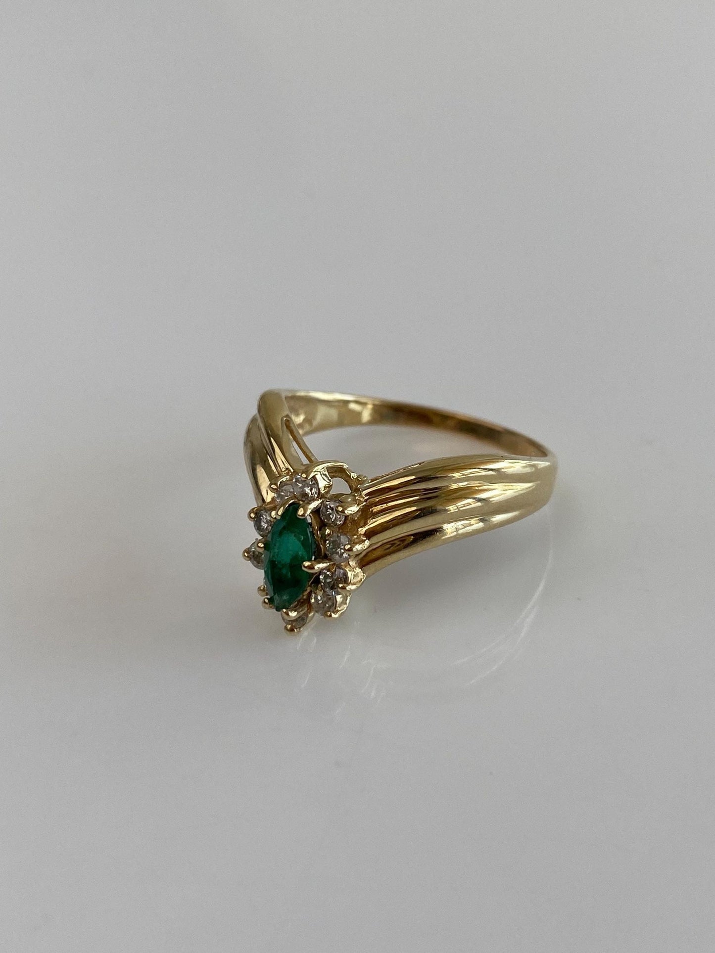 Vintage Solid 14k Yellow Gold Diamond Halo Emerald Designed Chevron Ring - Size 8.25