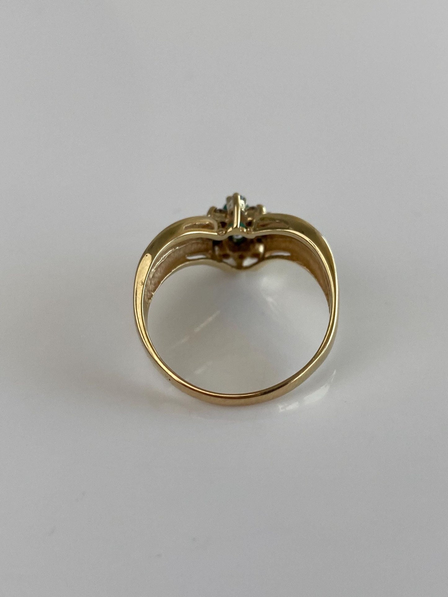 Vintage Solid 14k Yellow Gold Diamond Halo Emerald Designed Chevron Ring - Size 8.25