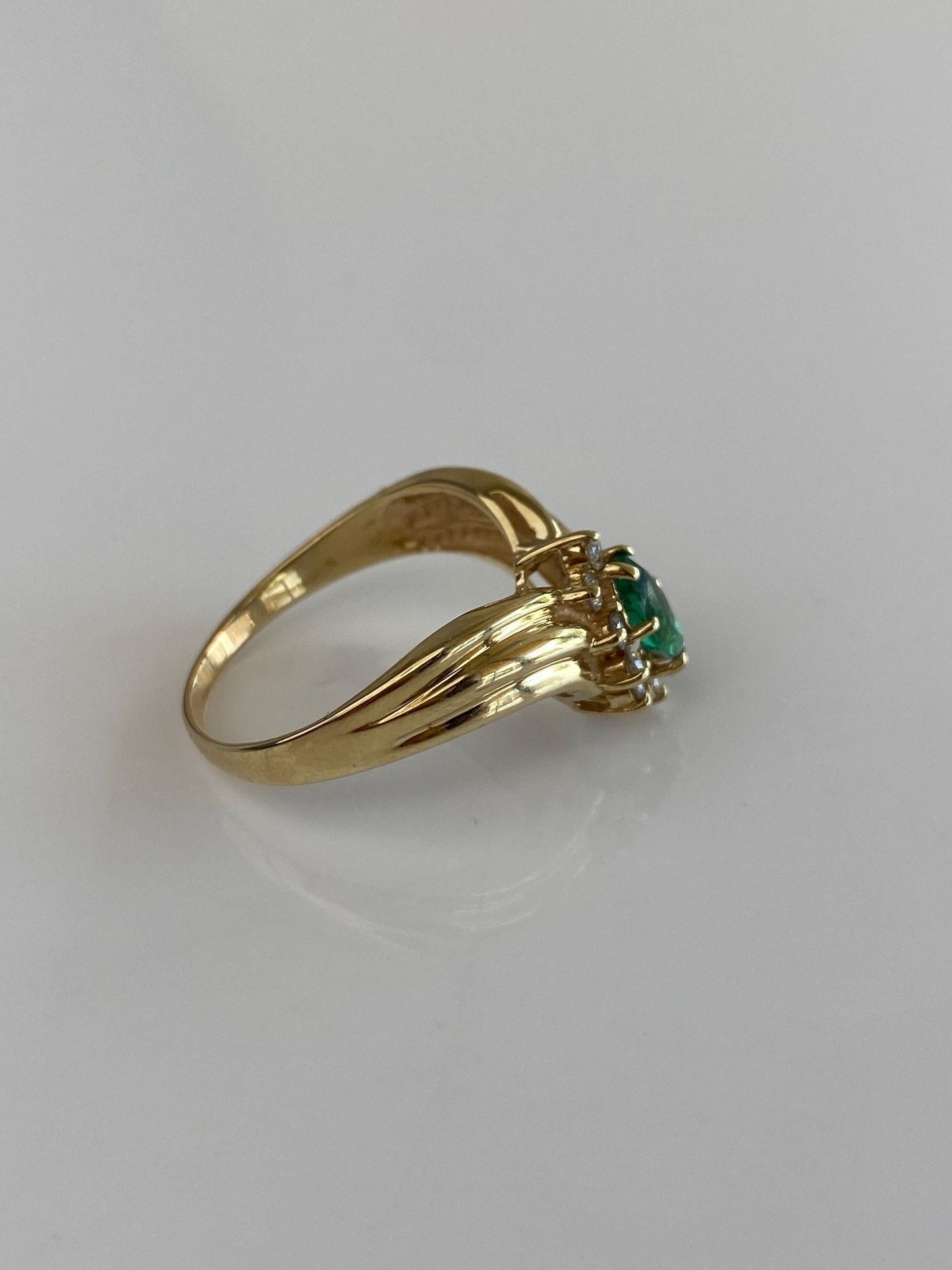 Vintage Solid 14k Yellow Gold Diamond Halo Emerald Designed Chevron Ring - Size 8.25