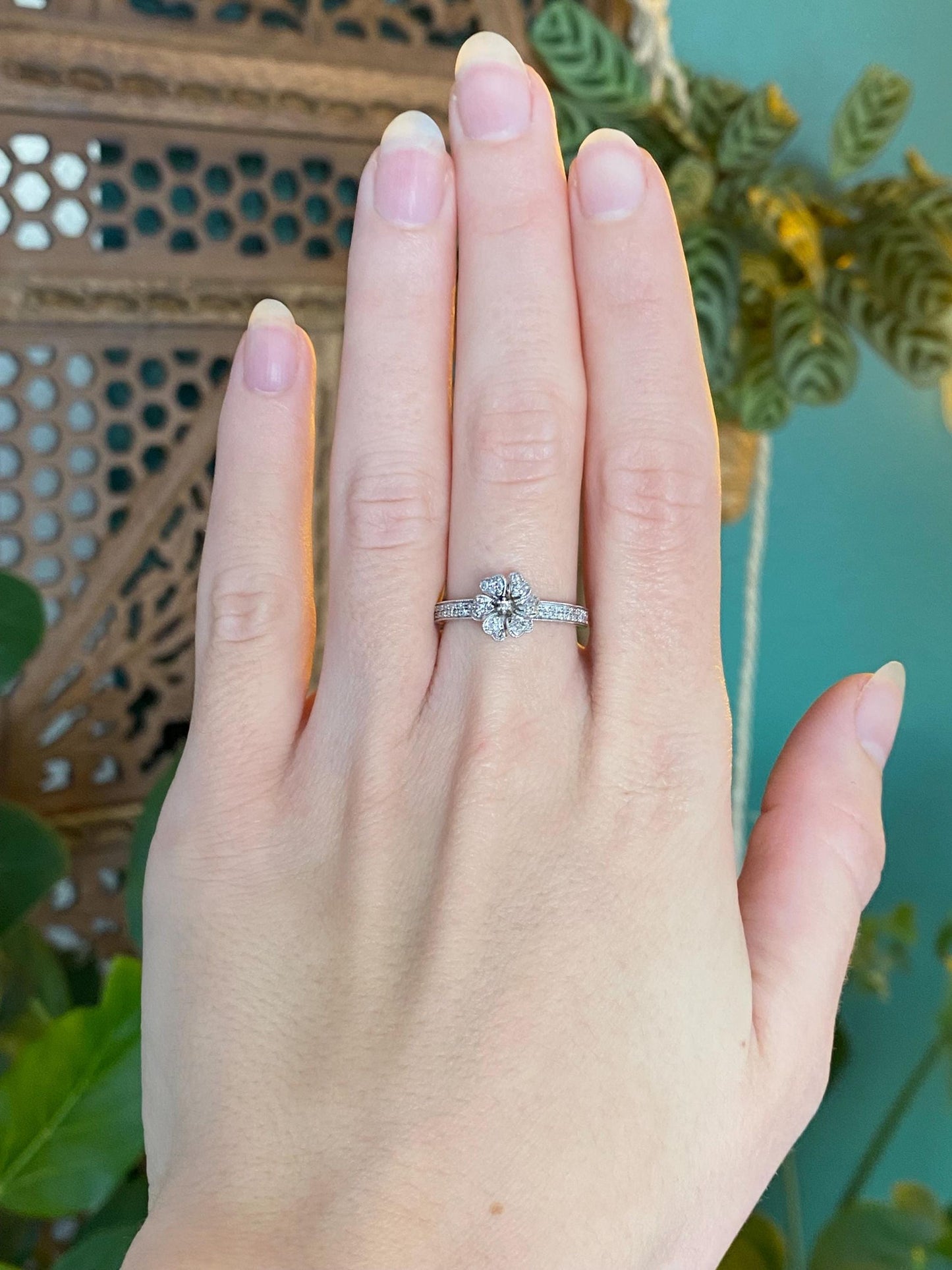 Vintage Solid 14k White Gold Diamond Flower Ring - Size 6.75