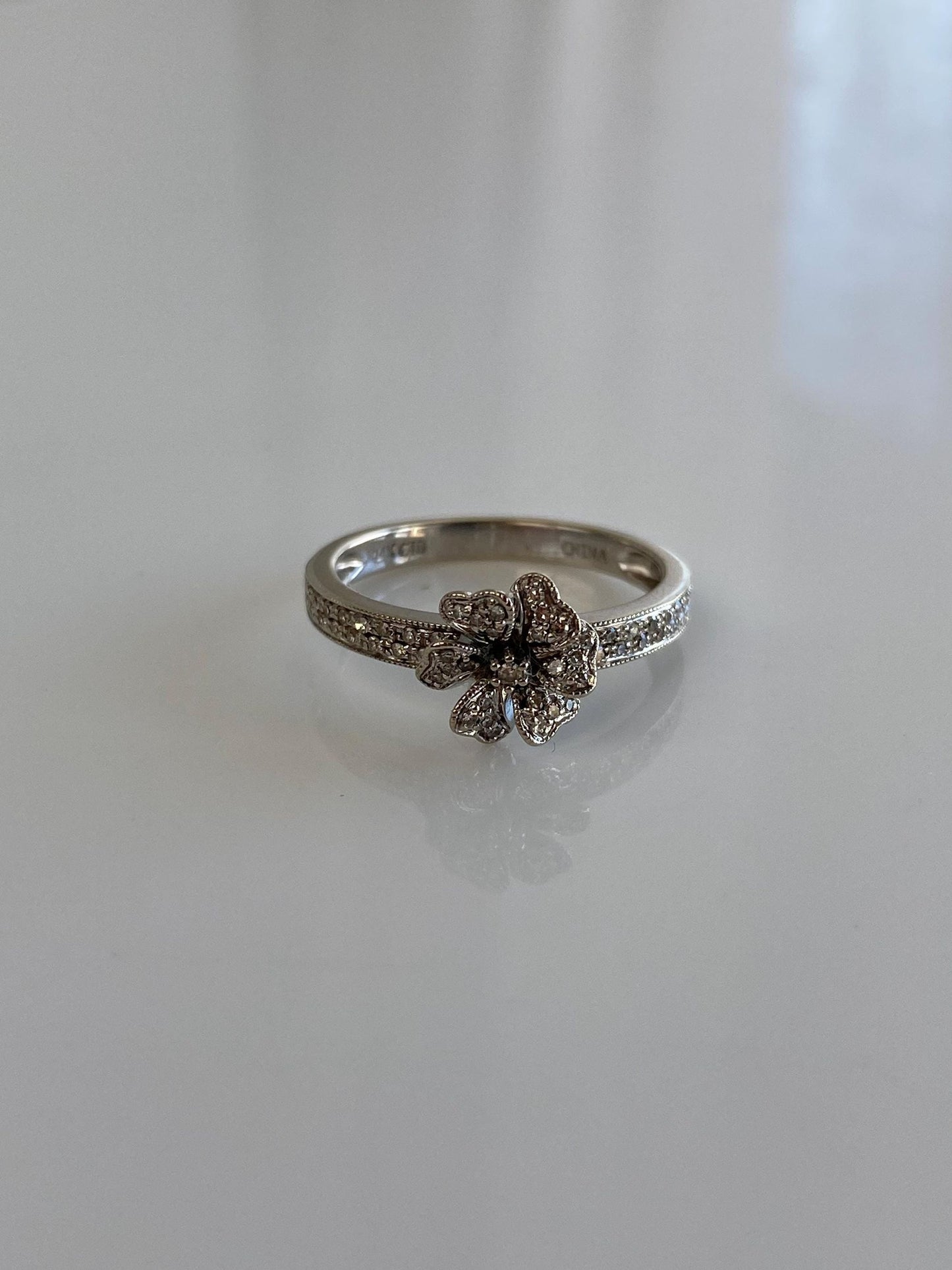 Vintage Solid 14k White Gold Diamond Flower Ring - Size 6.75