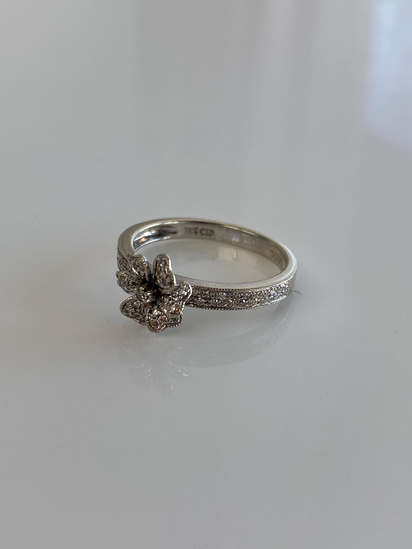 Vintage Solid 14k White Gold Diamond Flower Ring - Size 6.75