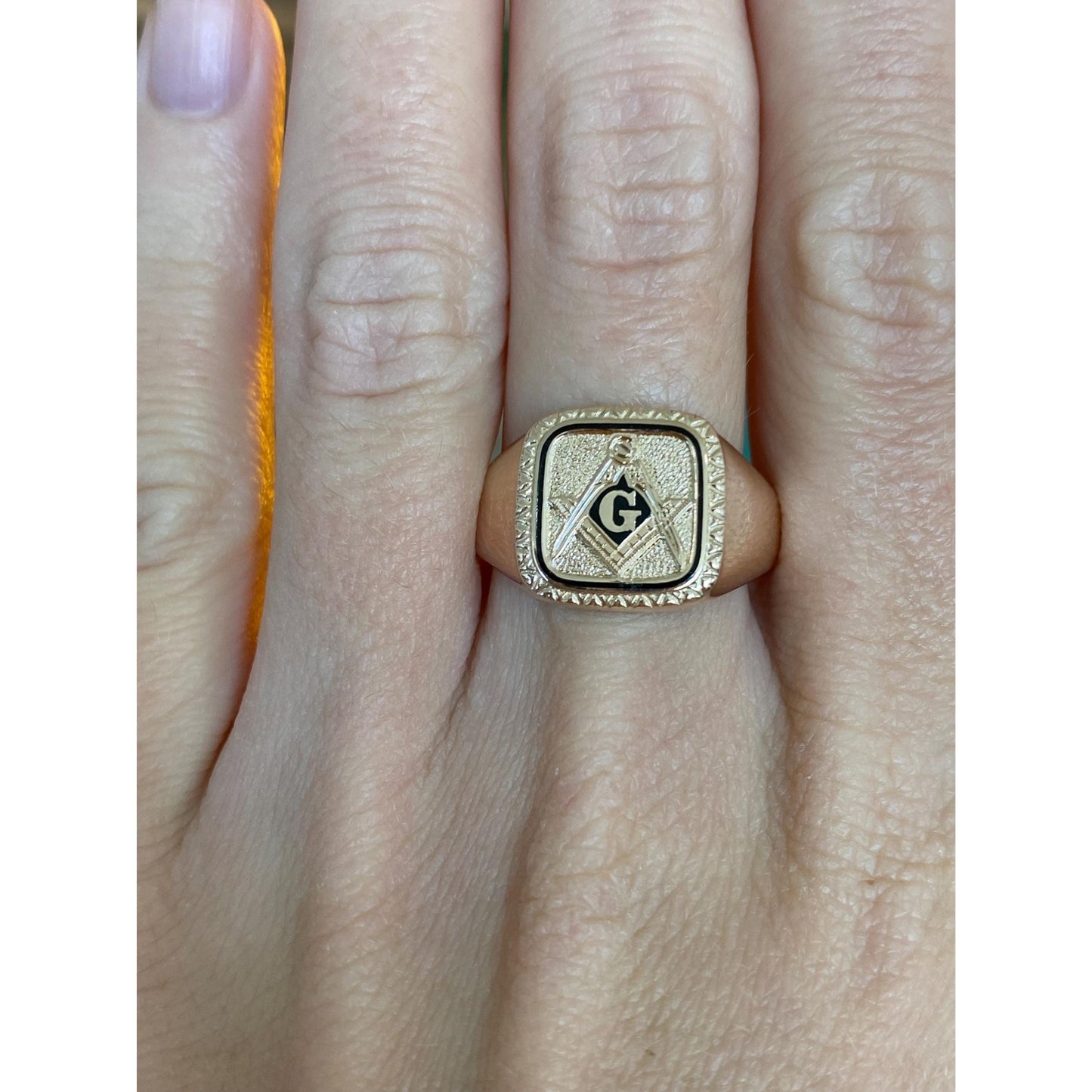 Vintage Solid 10k Rosey Gold Enamel Freemason Signet Ring - Size 9.25