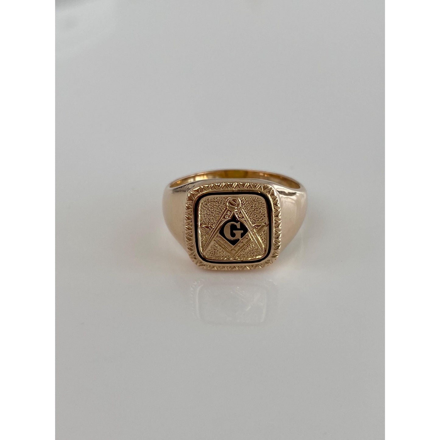 Vintage Solid 10k Rosey Gold Enamel Freemason Signet Ring - Size 9.25