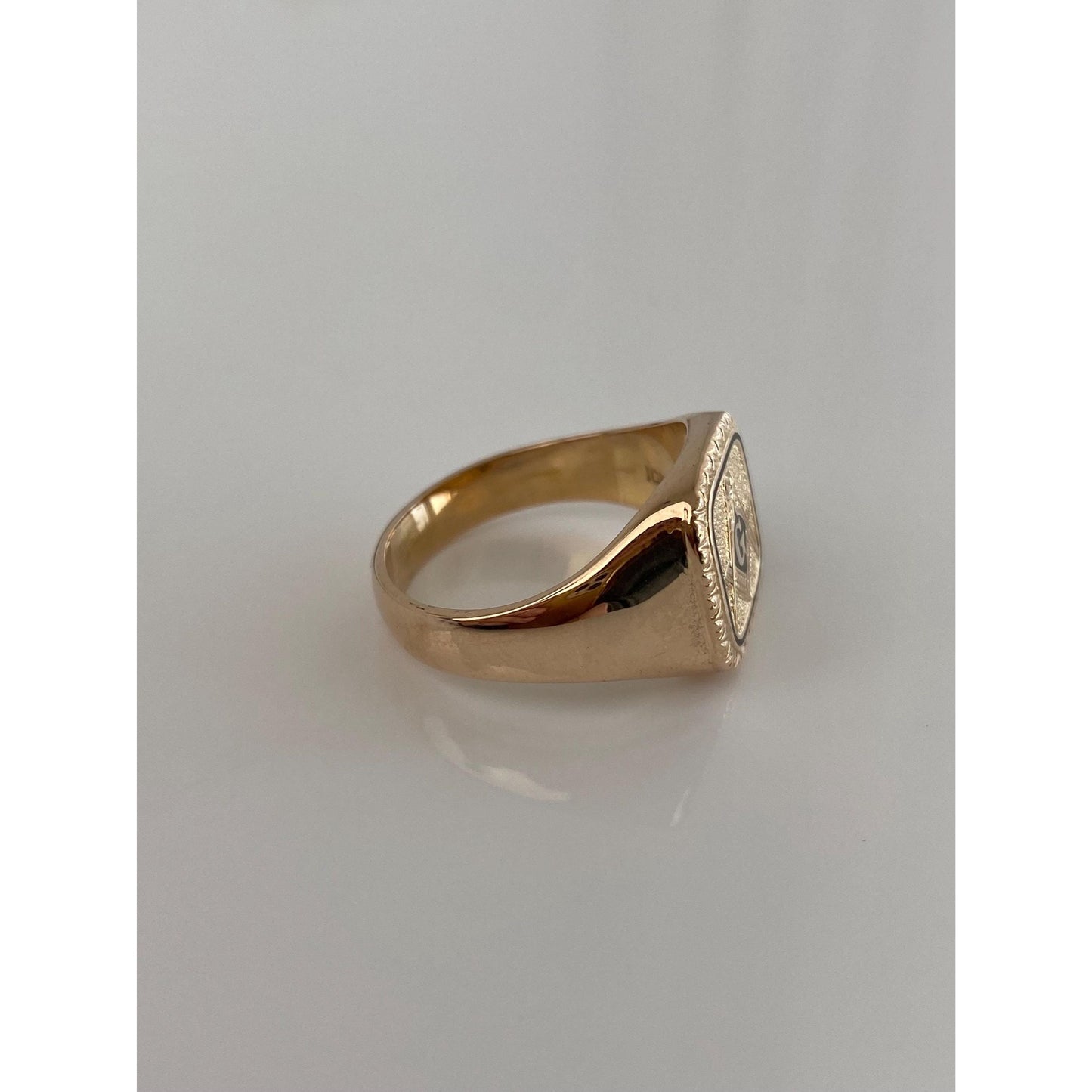 Vintage Solid 10k Rosey Gold Enamel Freemason Signet Ring - Size 9.25