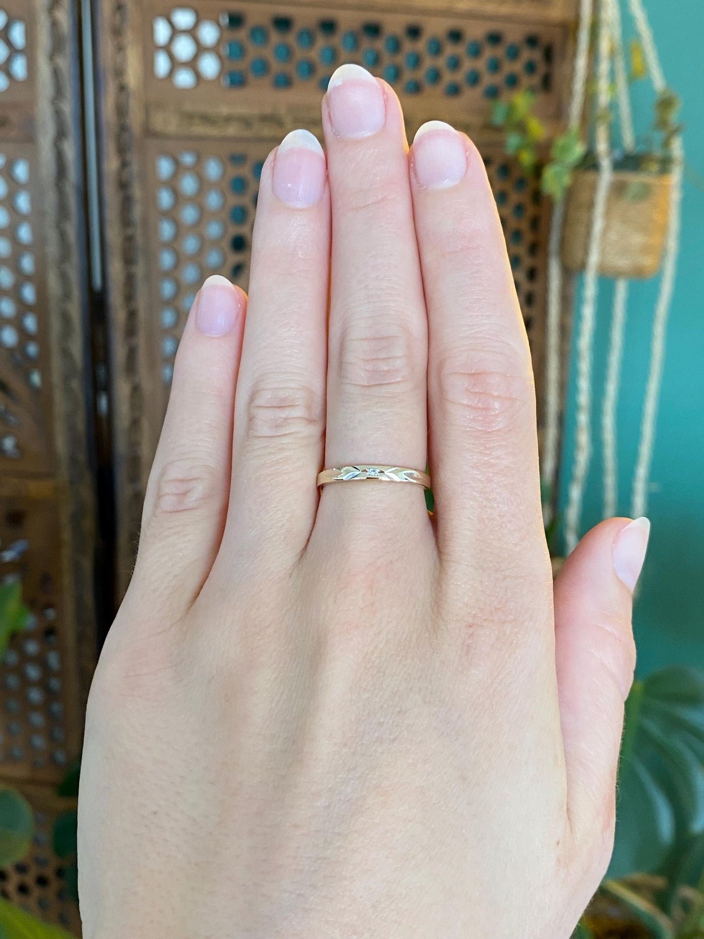 Vintage Solid 14k Yellow Gold Diamond Diamond Cut Ring Band - Size 5.25