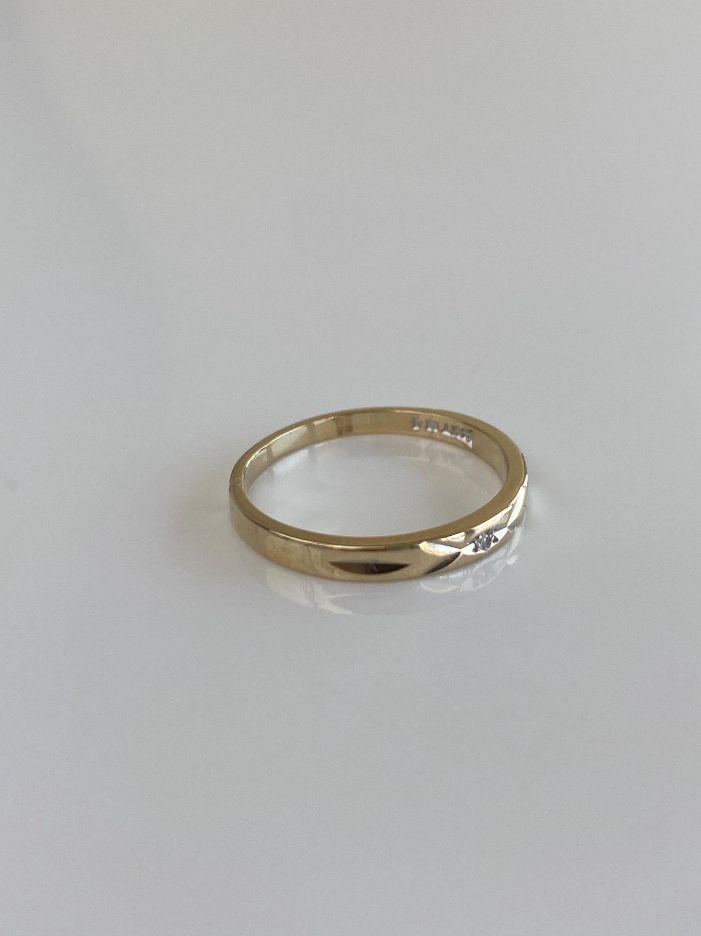 Vintage Solid 14k Yellow Gold Diamond Diamond Cut Ring Band - Size 5.25