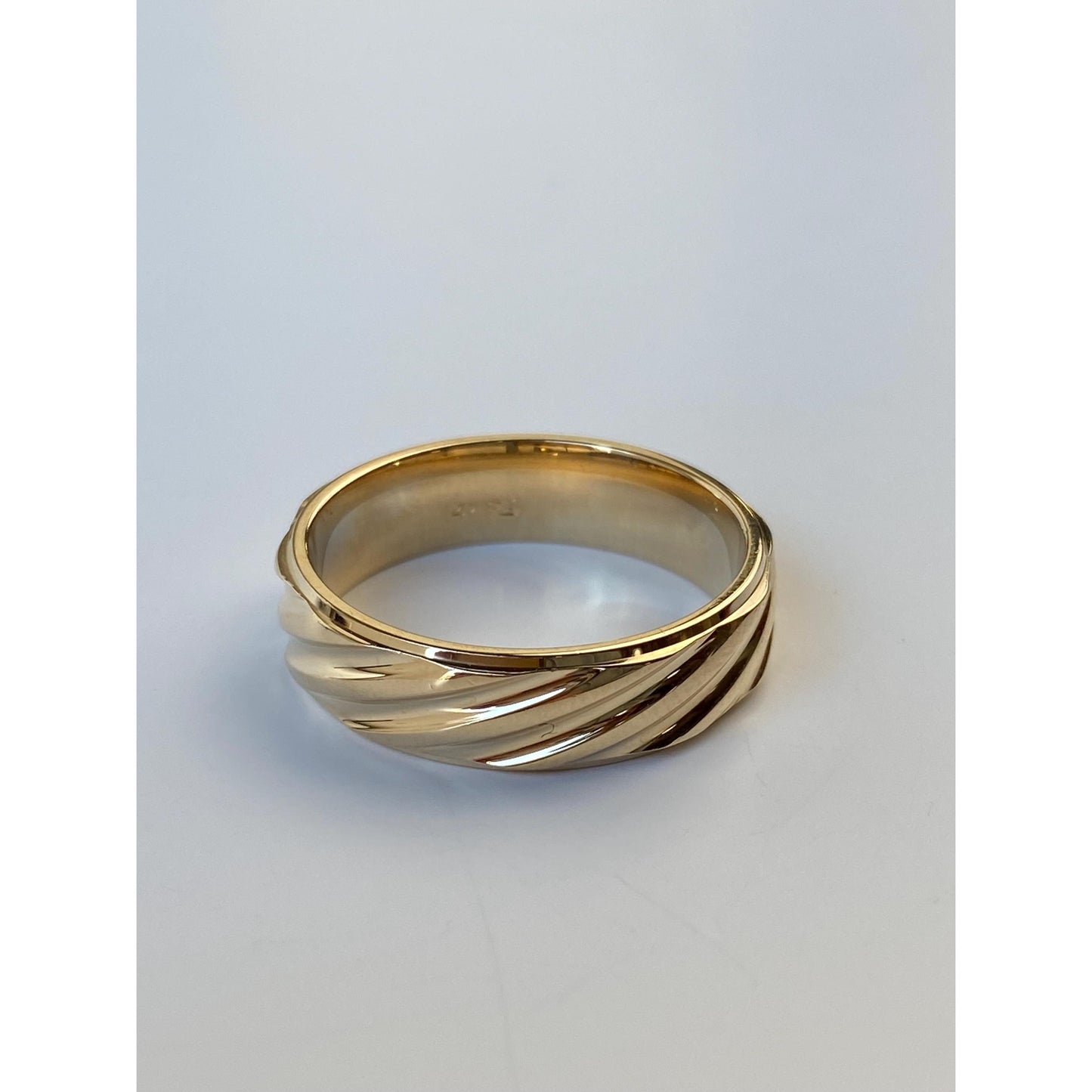 Vintage Solid 14k Yellow Gold Lined Texture Ring Band - Size 10