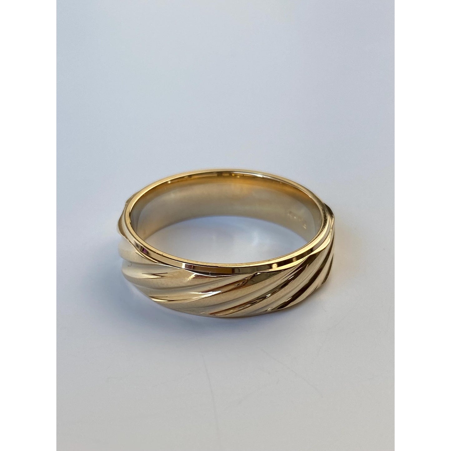 Vintage Solid 14k Yellow Gold Lined Texture Ring Band - Size 10