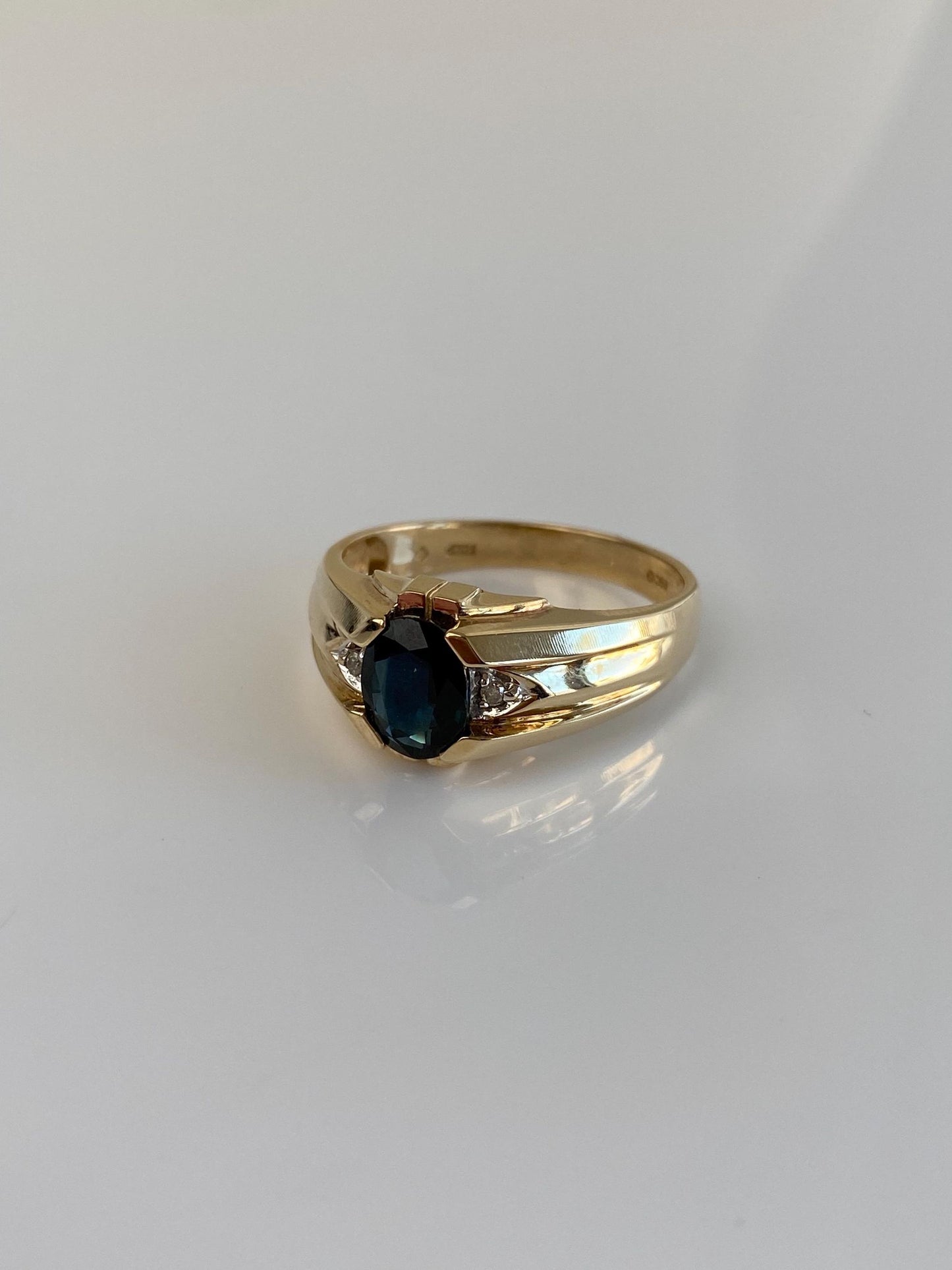 Vintage Solid 14k Yellow Gold Diamond Blue Sapphire Ring - Size 9.75