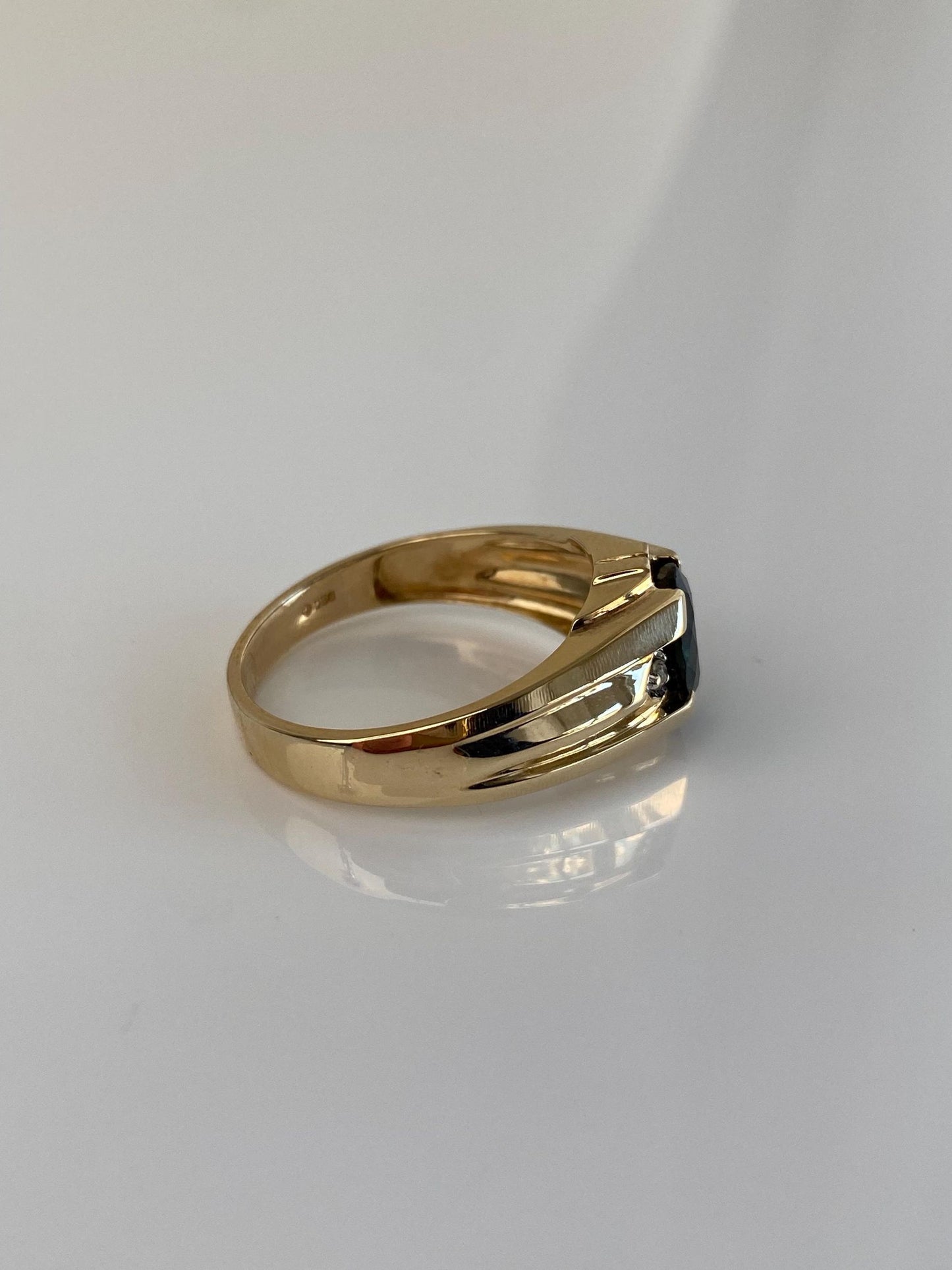 Vintage Solid 14k Yellow Gold Diamond Blue Sapphire Ring - Size 9.75
