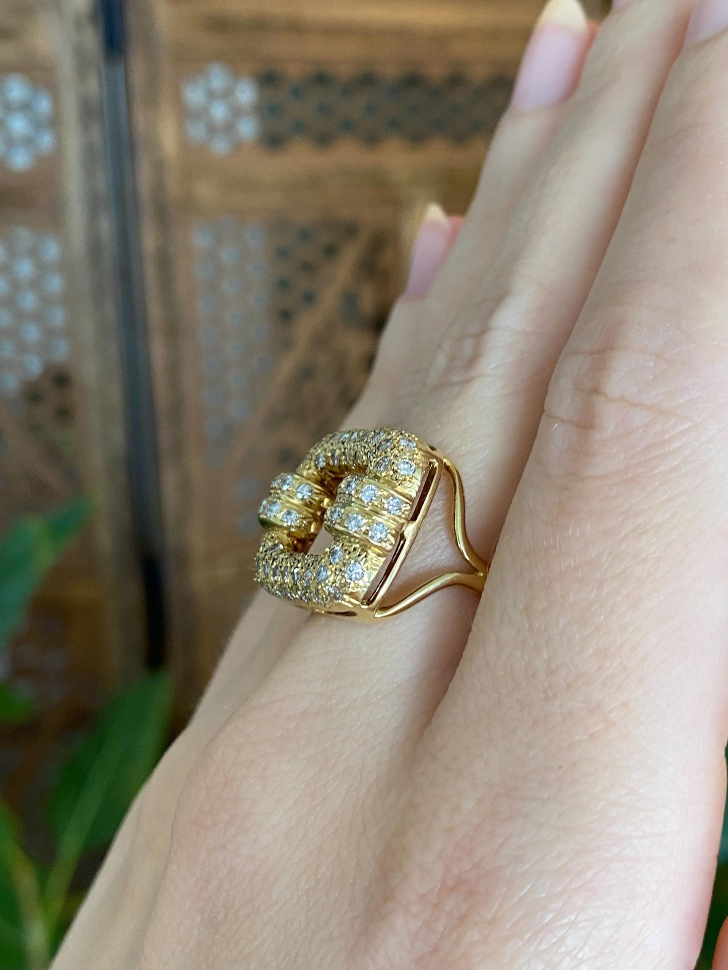 Vintage Solid 18k Yellow Gold Diamonds Buckle Ring - Size 7.25