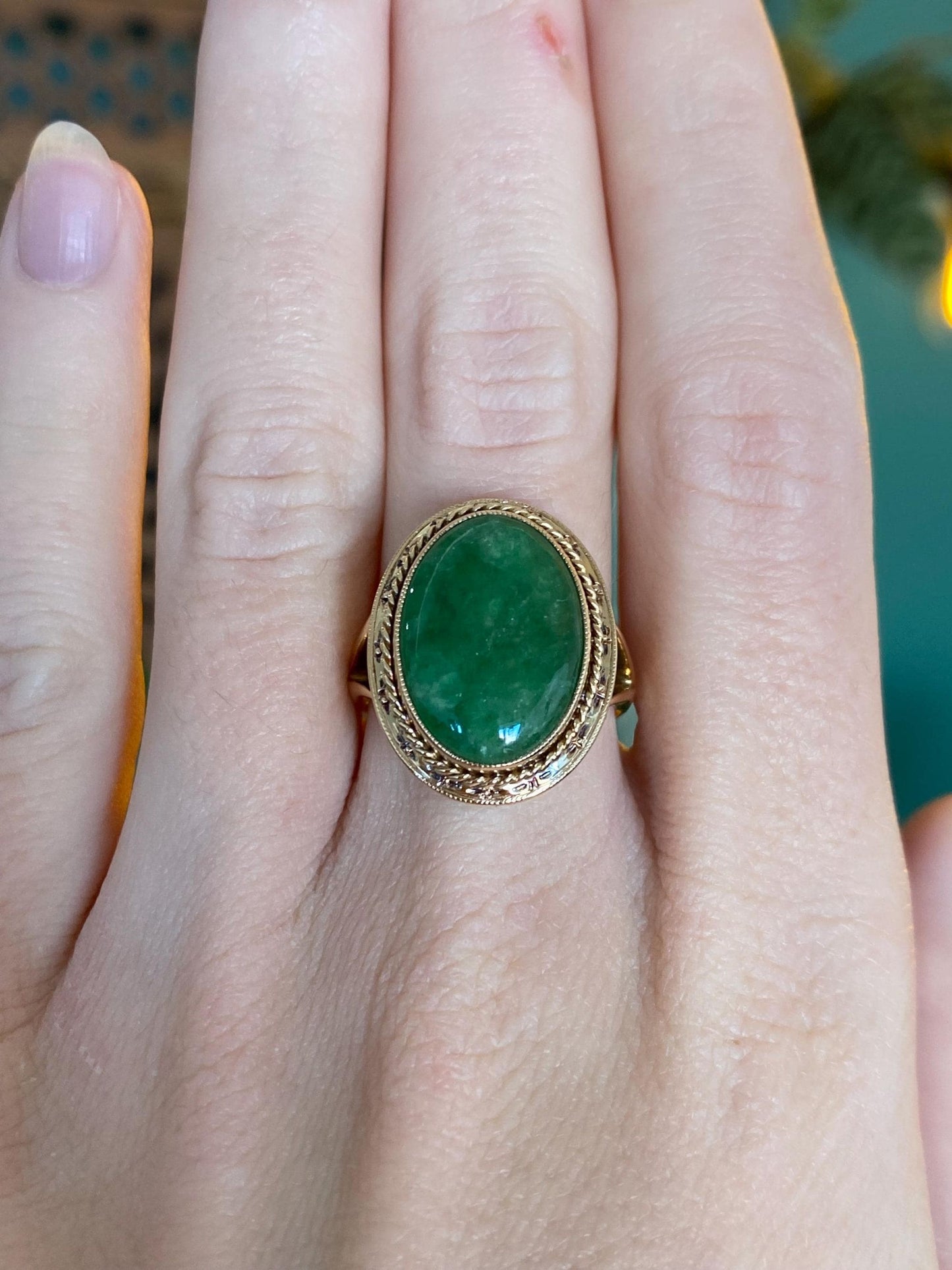 Vintage Solid 18k Yellow Gold Jade Ring - Size 7.25