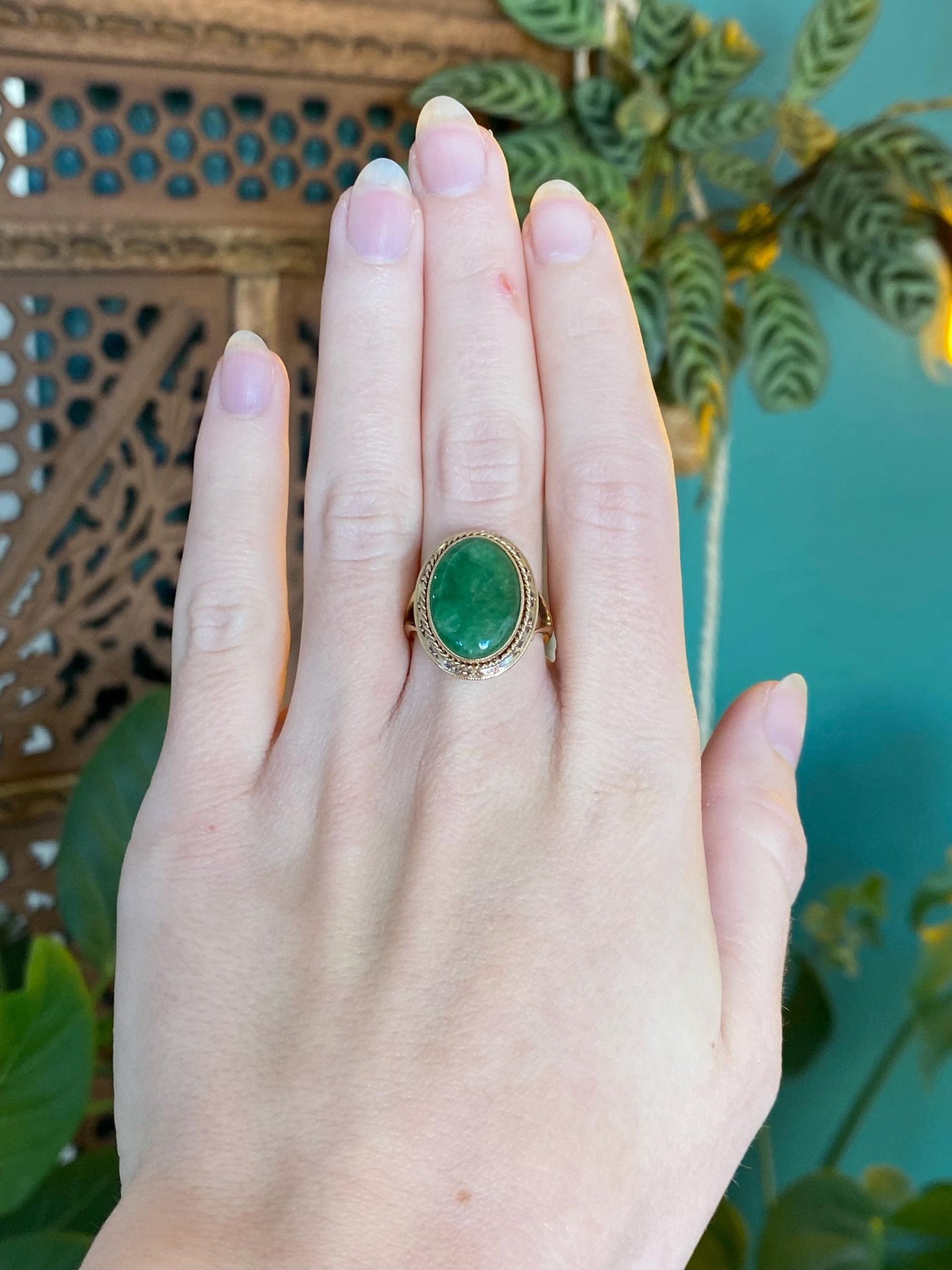 Vintage Solid 18k Yellow Gold Jade Ring - Size 7.25
