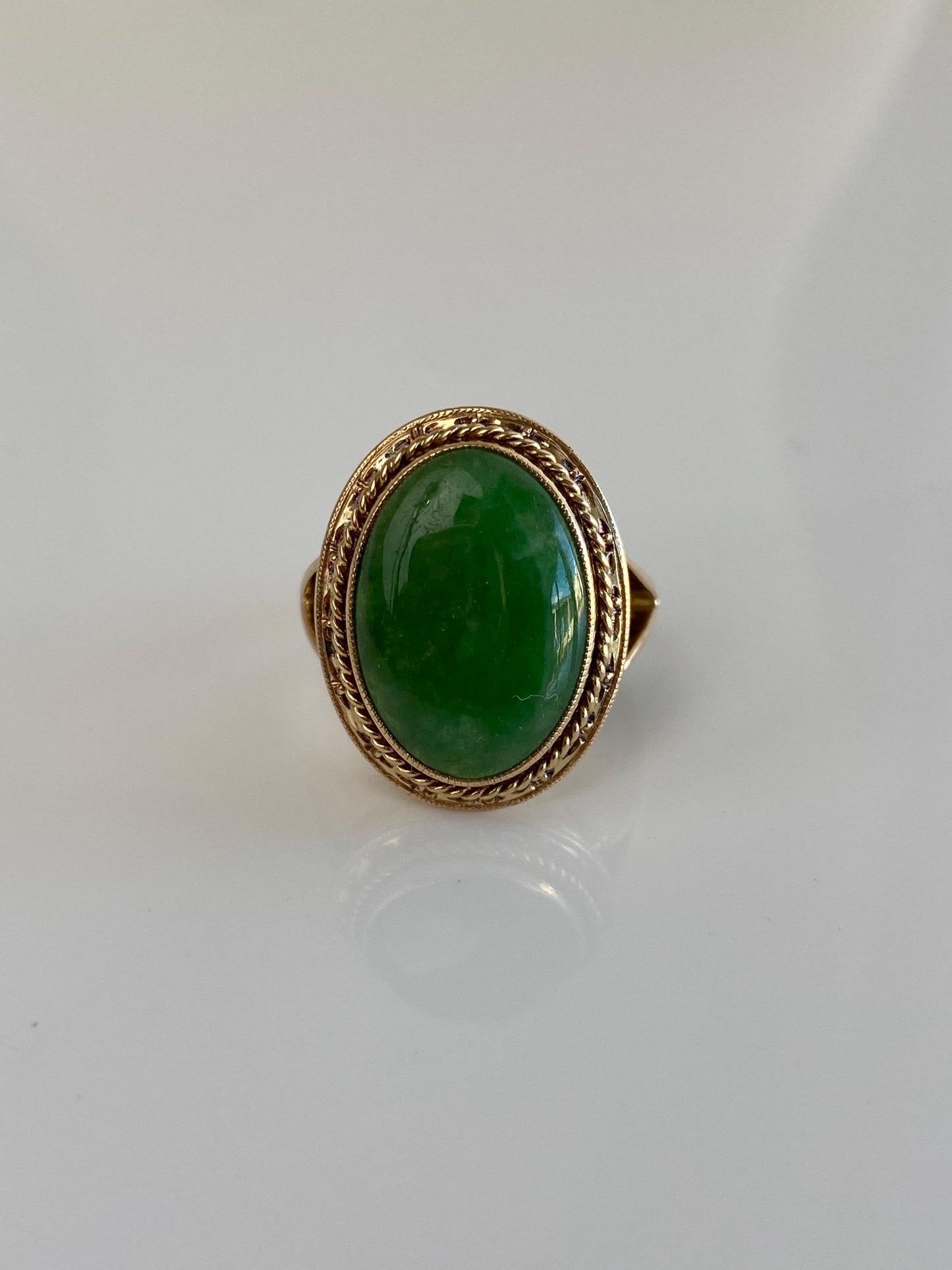 Vintage Solid 18k Yellow Gold Jade Ring - Size 7.25