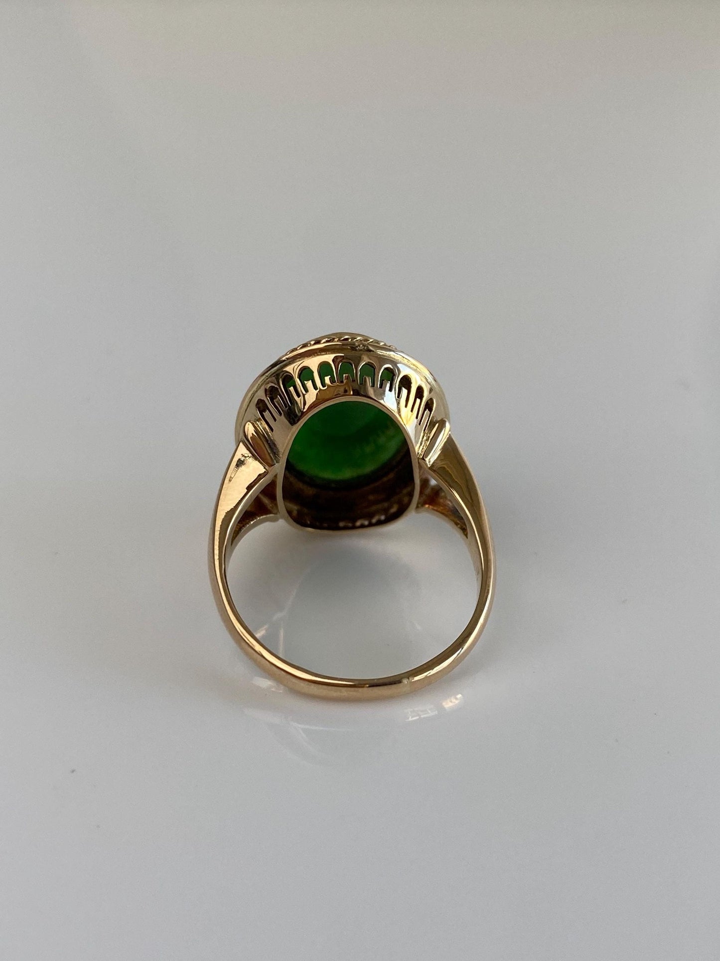 Vintage Solid 18k Yellow Gold Jade Ring - Size 7.25