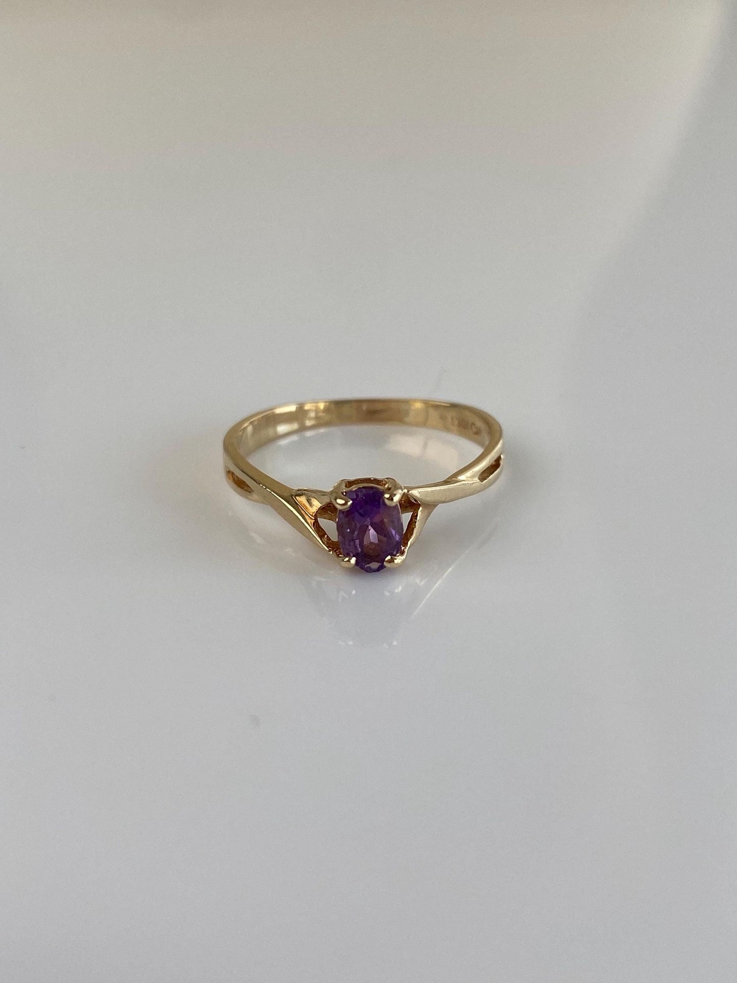 Vintage Solid 10k Yellow Gold Amethyst Twist Ring - Size 7.25