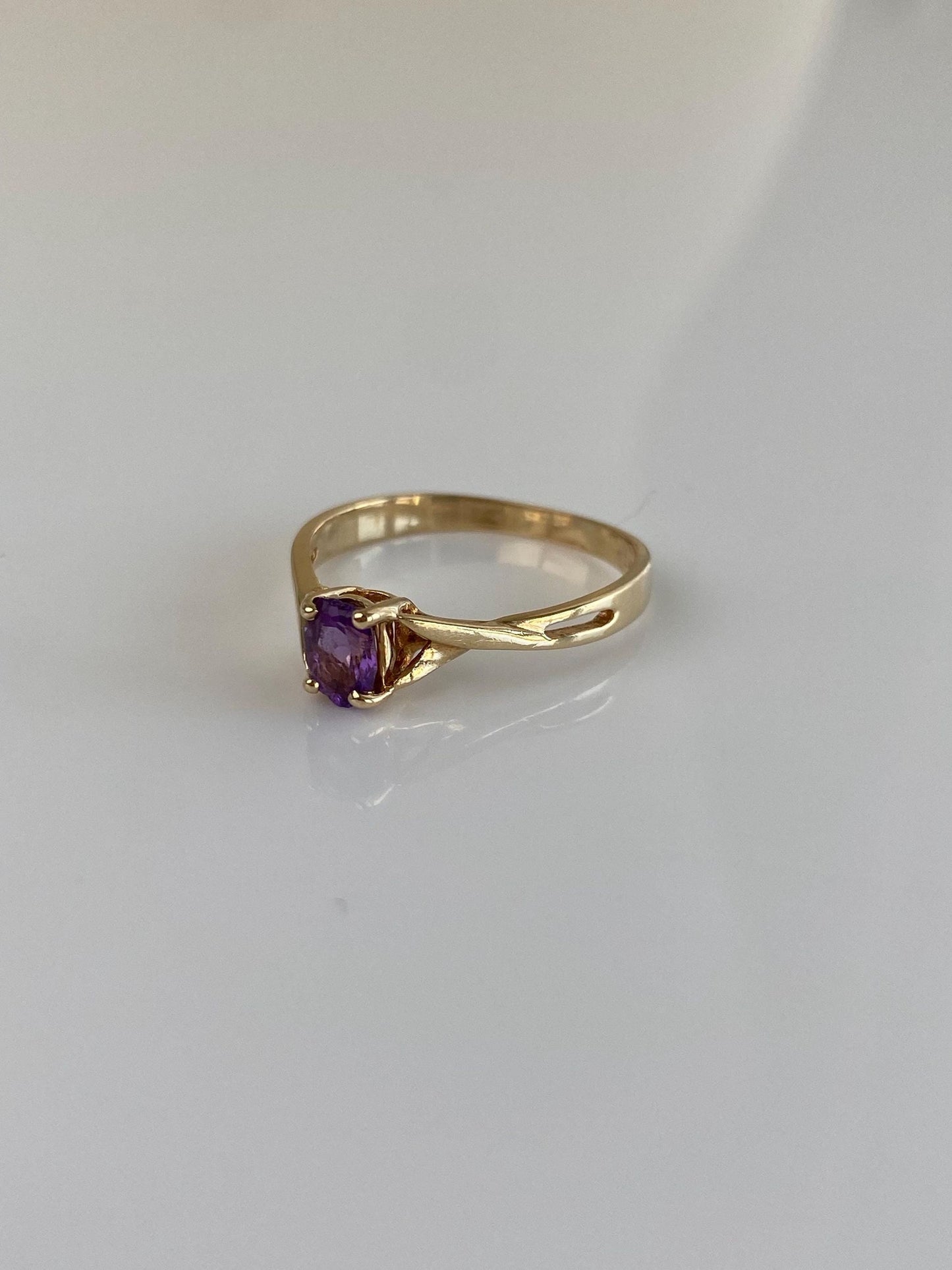 Vintage Solid 10k Yellow Gold Amethyst Twist Ring - Size 7.25