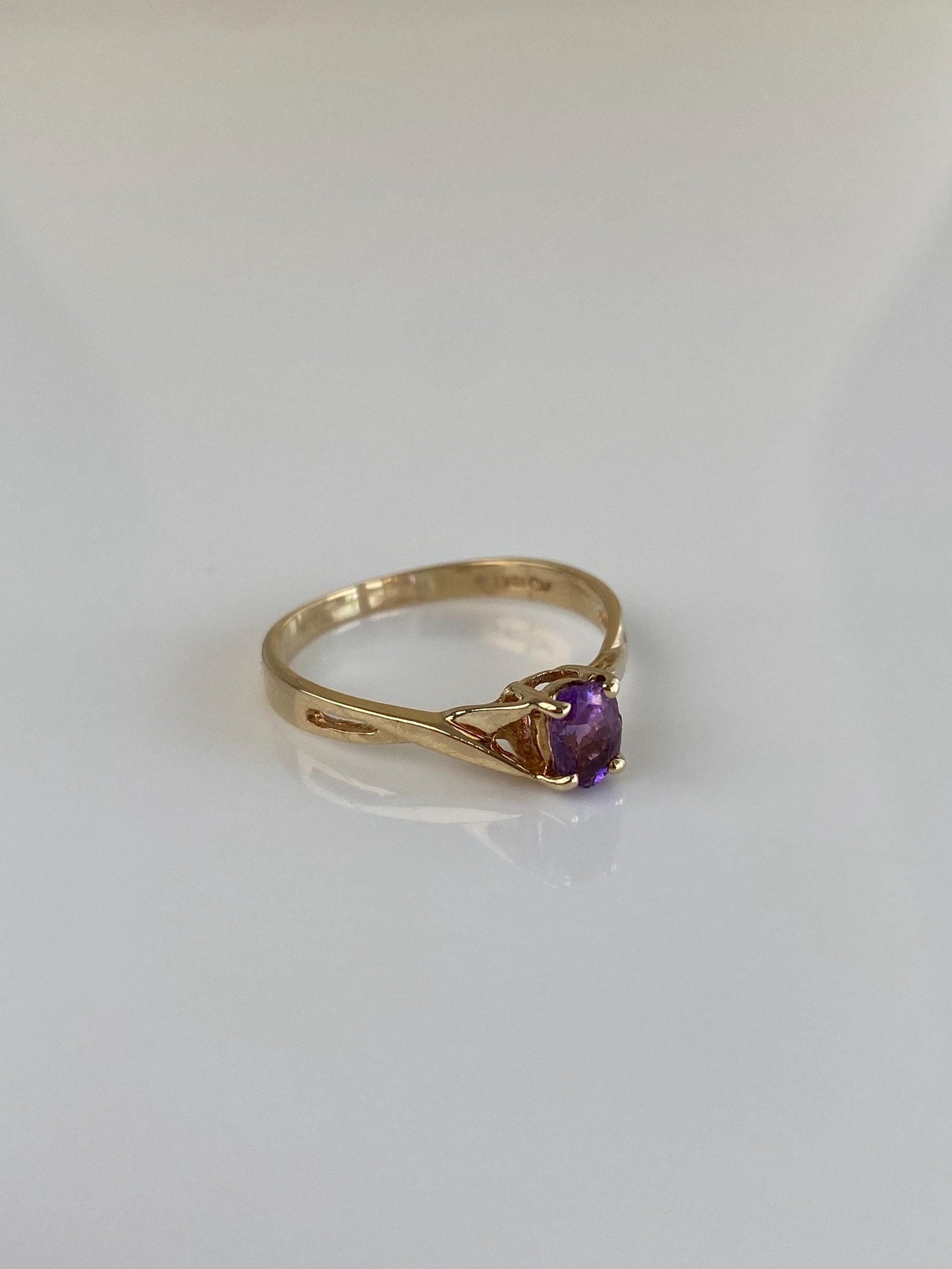 Vintage Solid 10k Yellow Gold Amethyst Twist Ring - Size 7.25