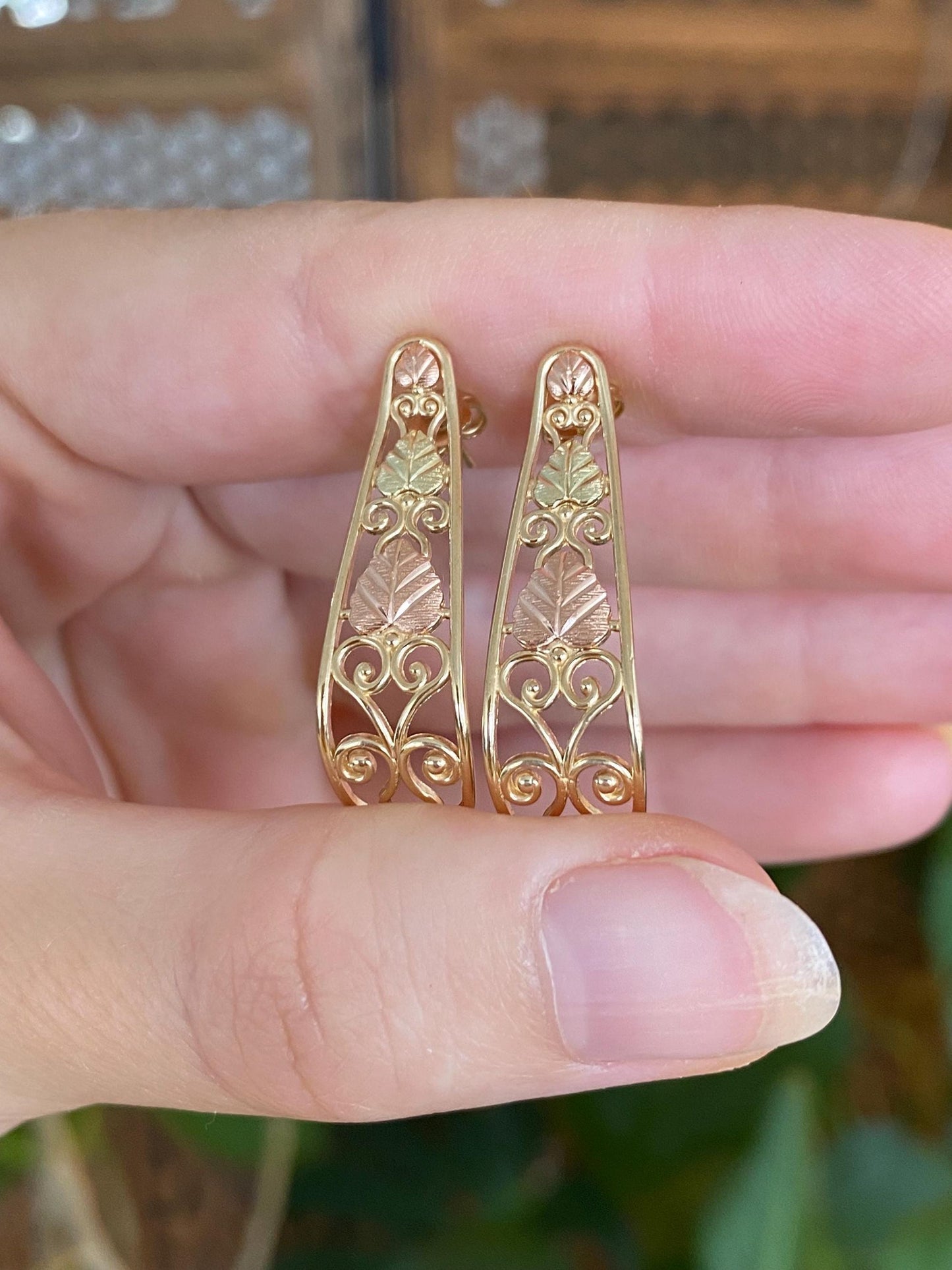 Vintage Solid 10k Black Hills Gold Leaves Drop Earrings