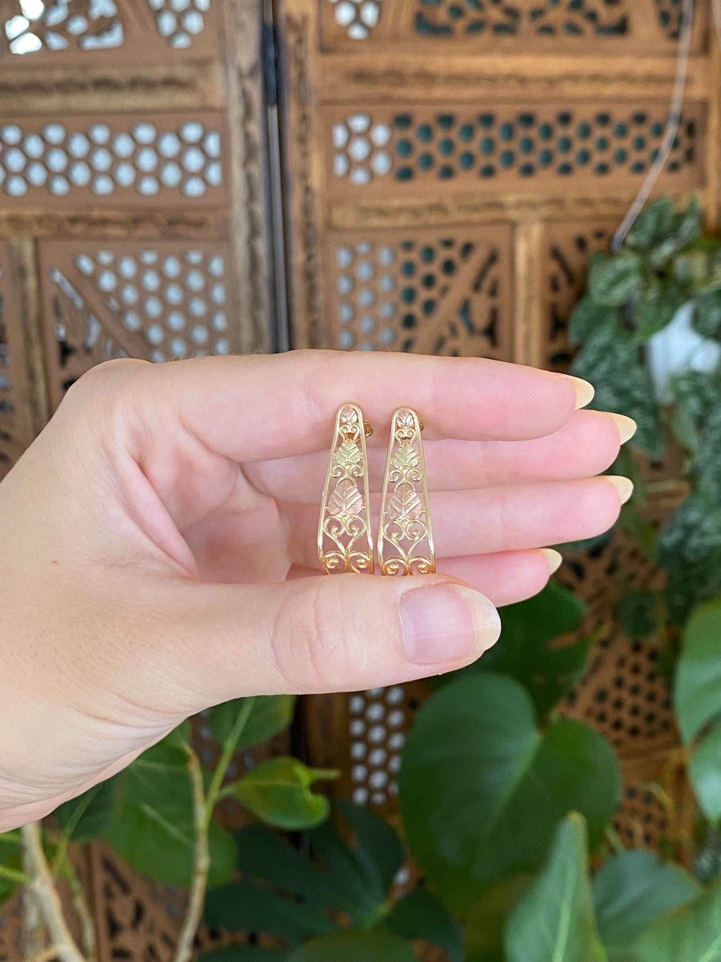 Vintage Solid 10k Black Hills Gold Leaves Drop Earrings