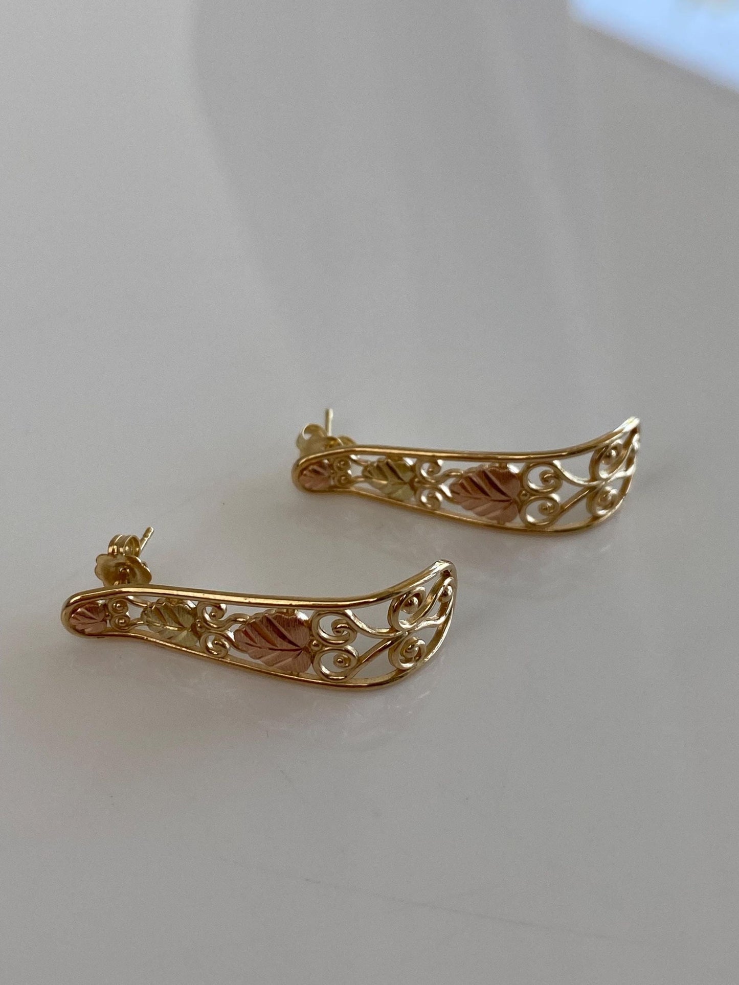 Vintage Solid 10k Black Hills Gold Leaves Drop Earrings