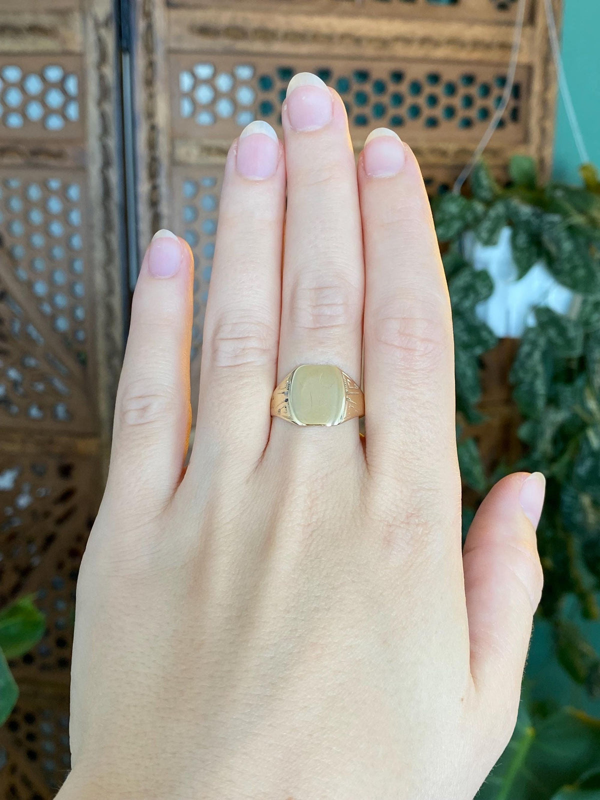 Vintage Solid 10k Yellow Gold Design Signet Ring - Size 9