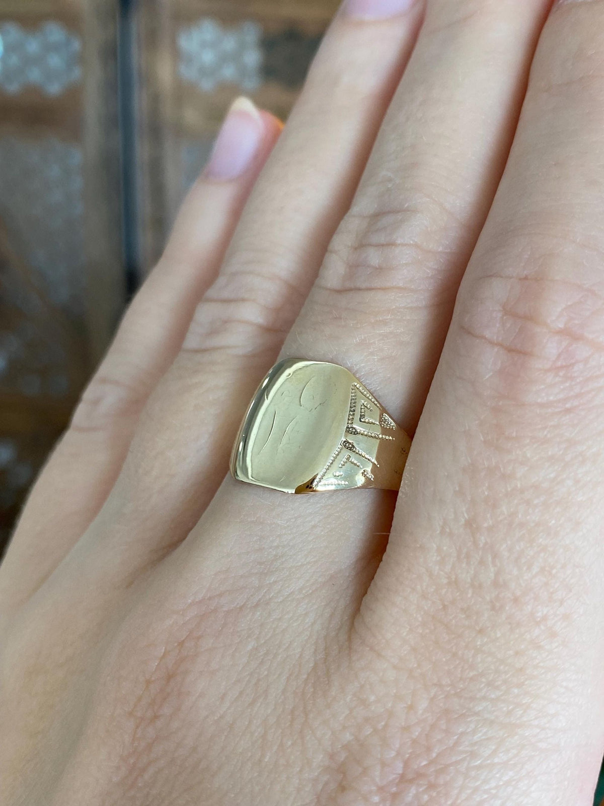 Vintage Solid 10k Yellow Gold Design Signet Ring - Size 9