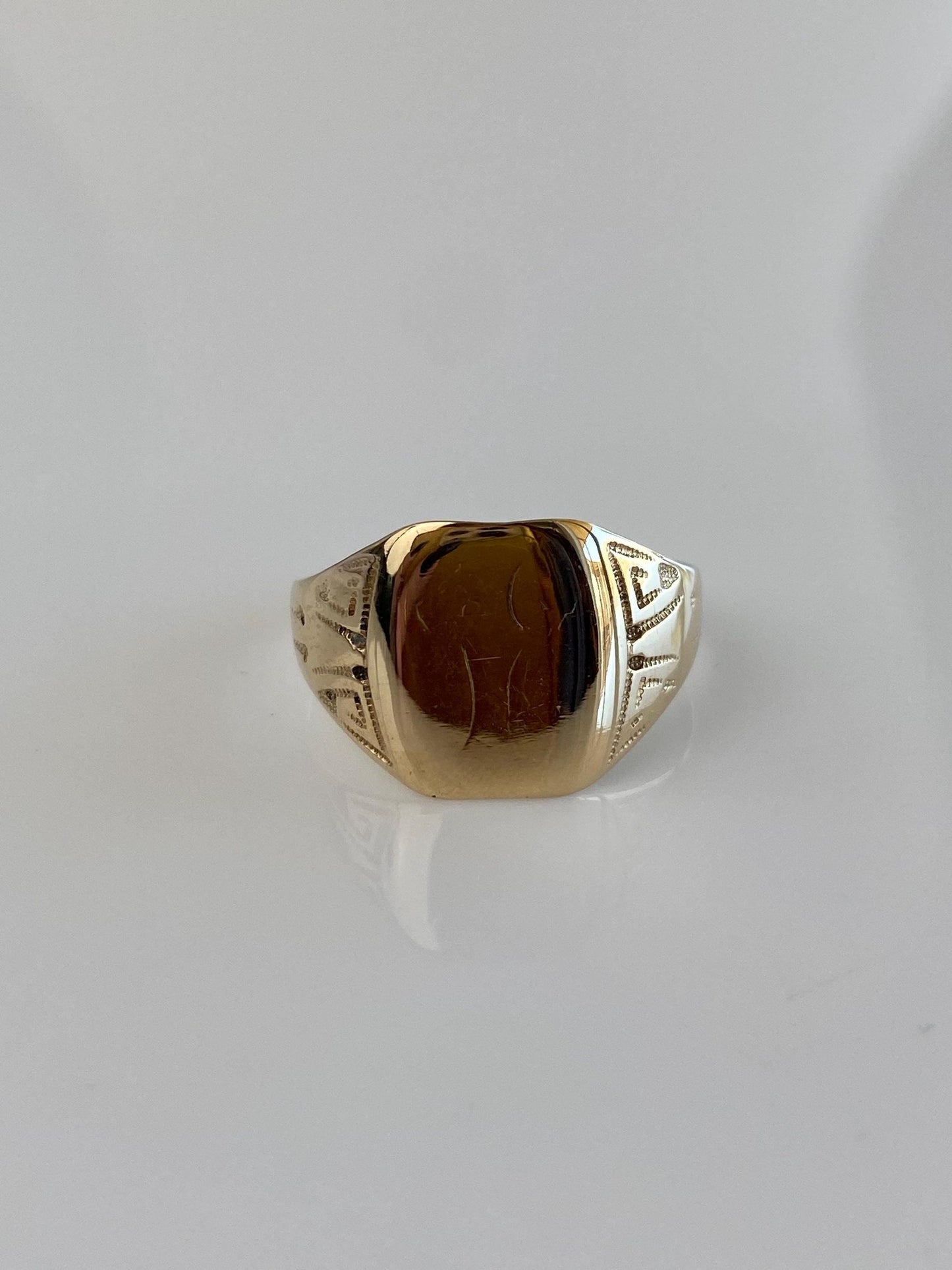 Vintage Solid 10k Yellow Gold Design Signet Ring - Size 9