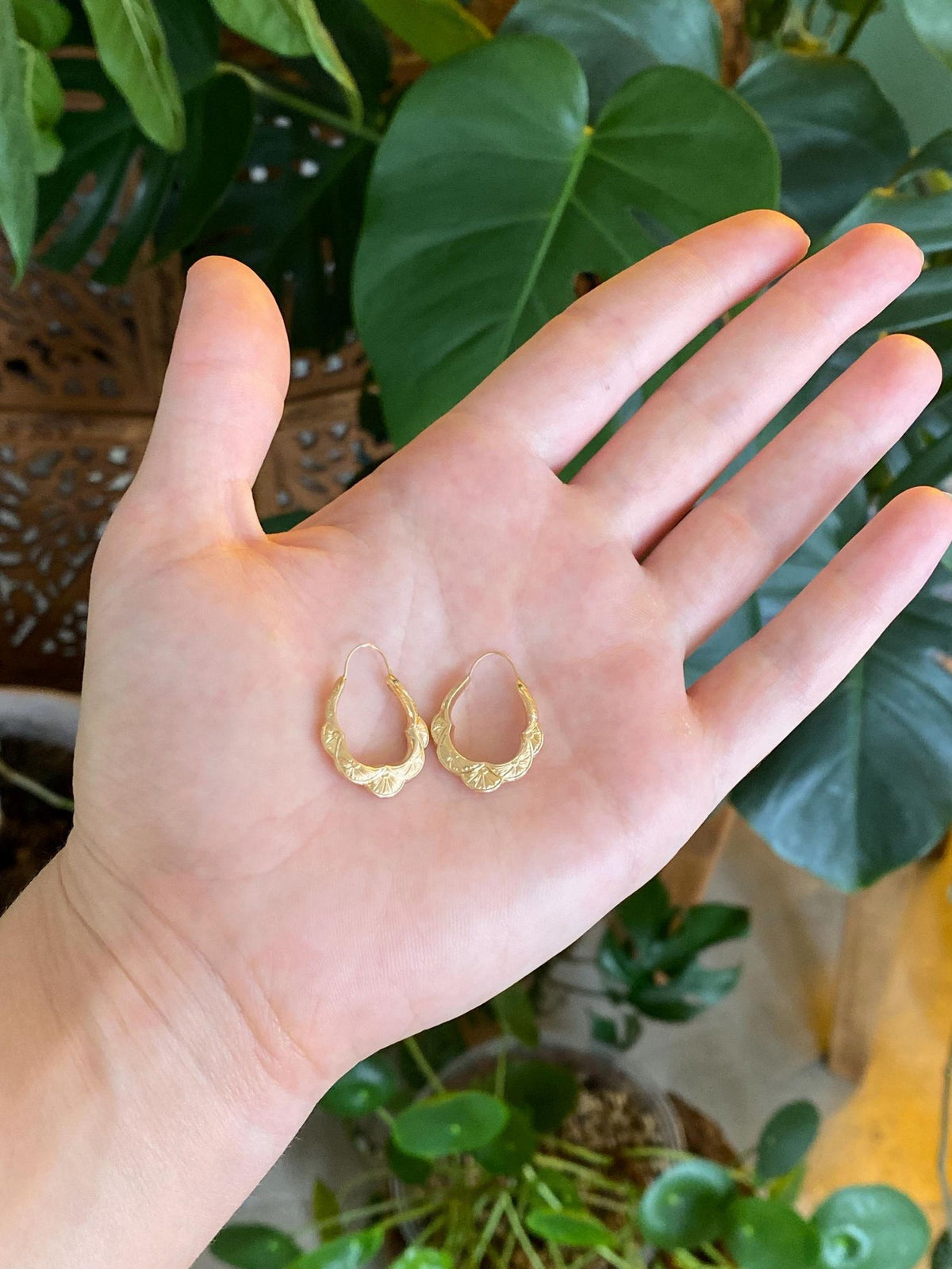 Vintage 14k Yellow Gold Art Nouveau Design Scalloped Hoop Earrings