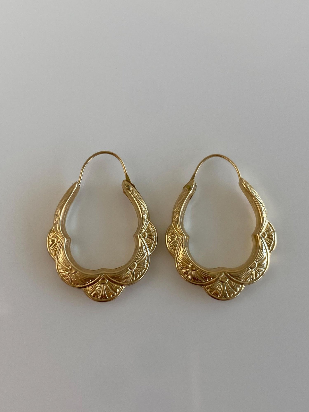 Vintage 14k Yellow Gold Art Nouveau Design Scalloped Hoop Earrings