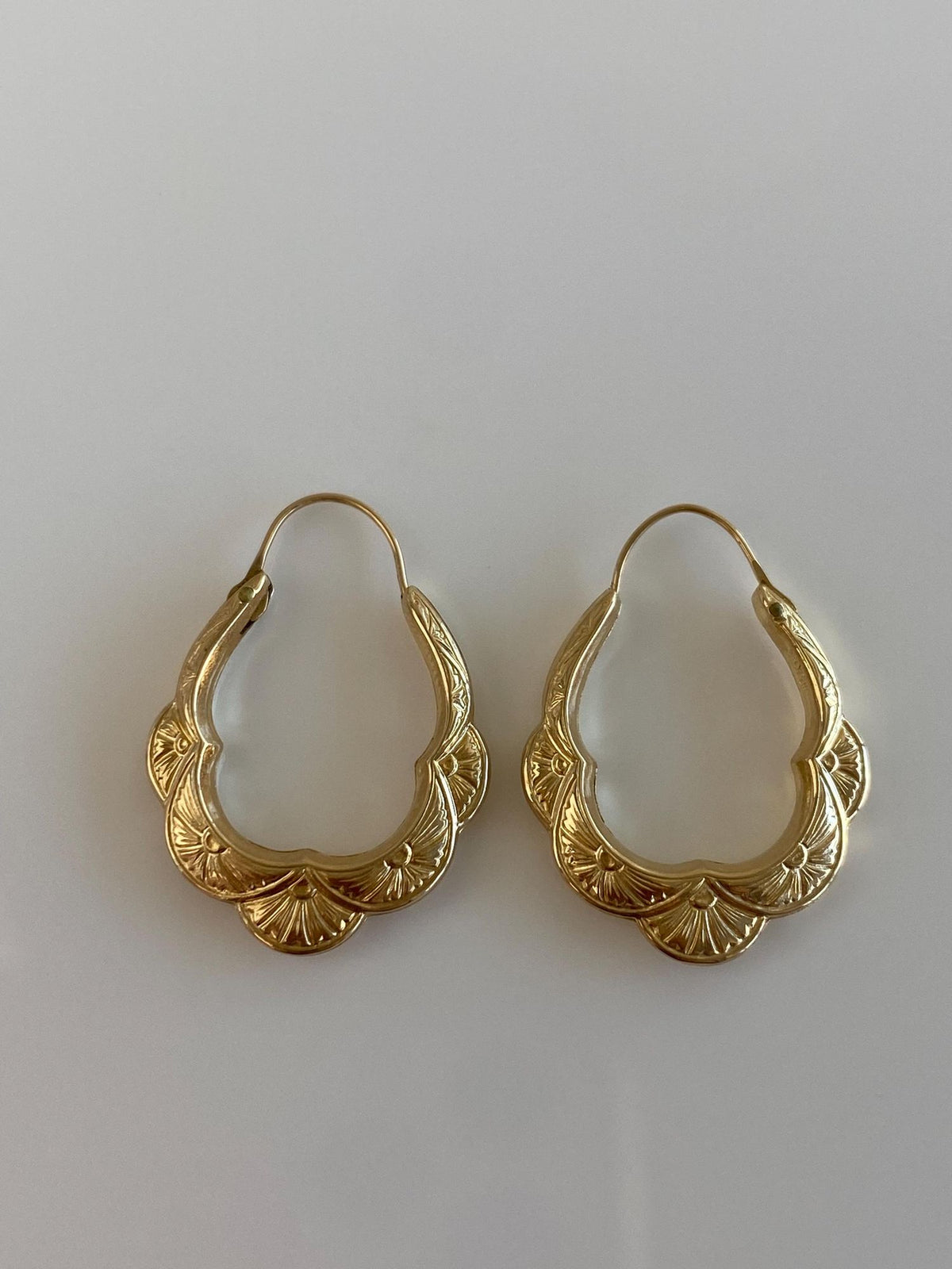 Vintage 14k Yellow Gold Art Nouveau Design Scalloped Hoop Earrings