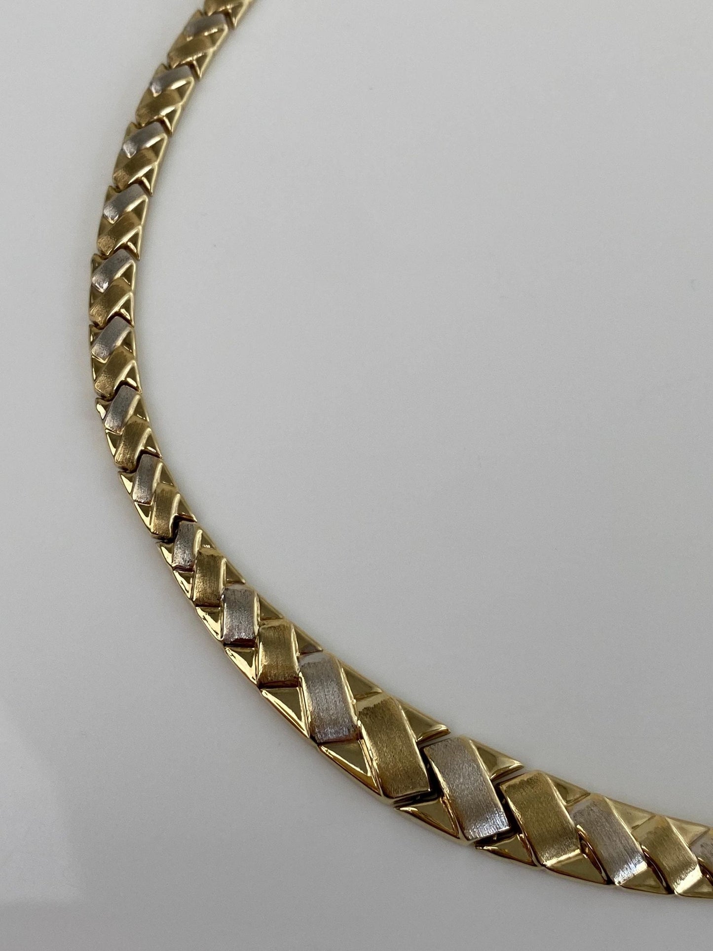 Vintage 10k White & Yellow Gold Graduated Woven Link Chain Necklace - 17.5 inches