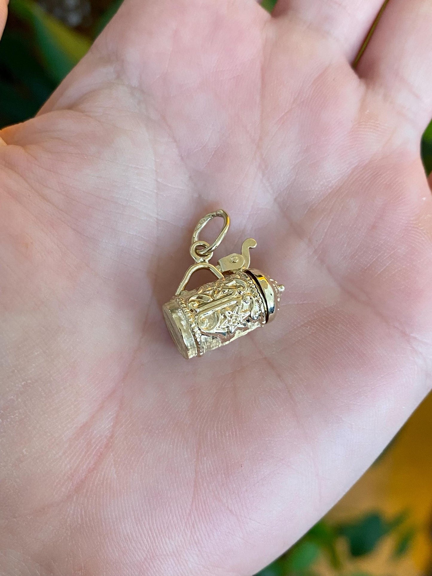 Vintage Solid 10k Yellow Gold Floral Embossed Beer Stein Charm