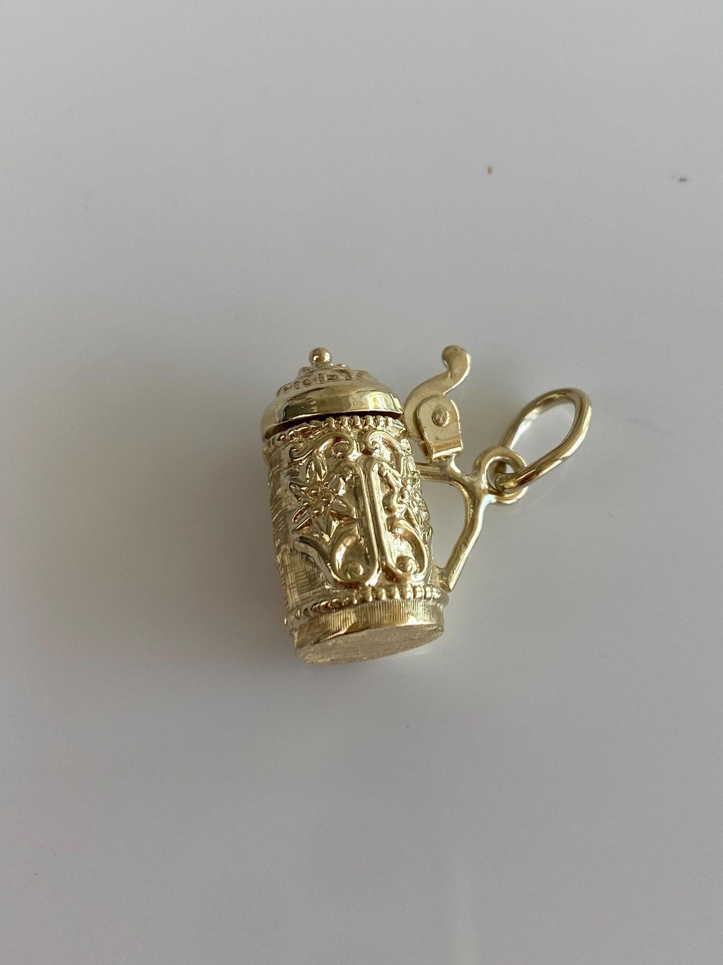 Vintage Solid 10k Yellow Gold Floral Embossed Beer Stein Charm
