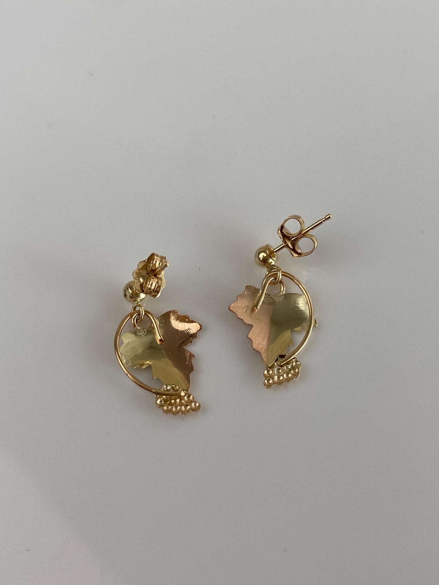 Vintage Solid 10k Black Hills Gold Grapevine Dangle Stud Earrings