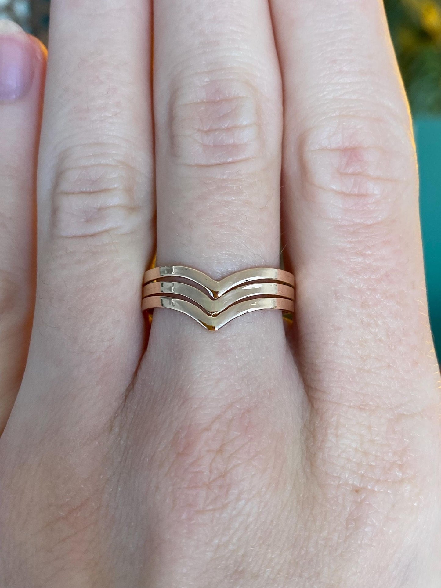 Vintage Solid 18k Rose Gold Chevron Ring Band - Size 8.5